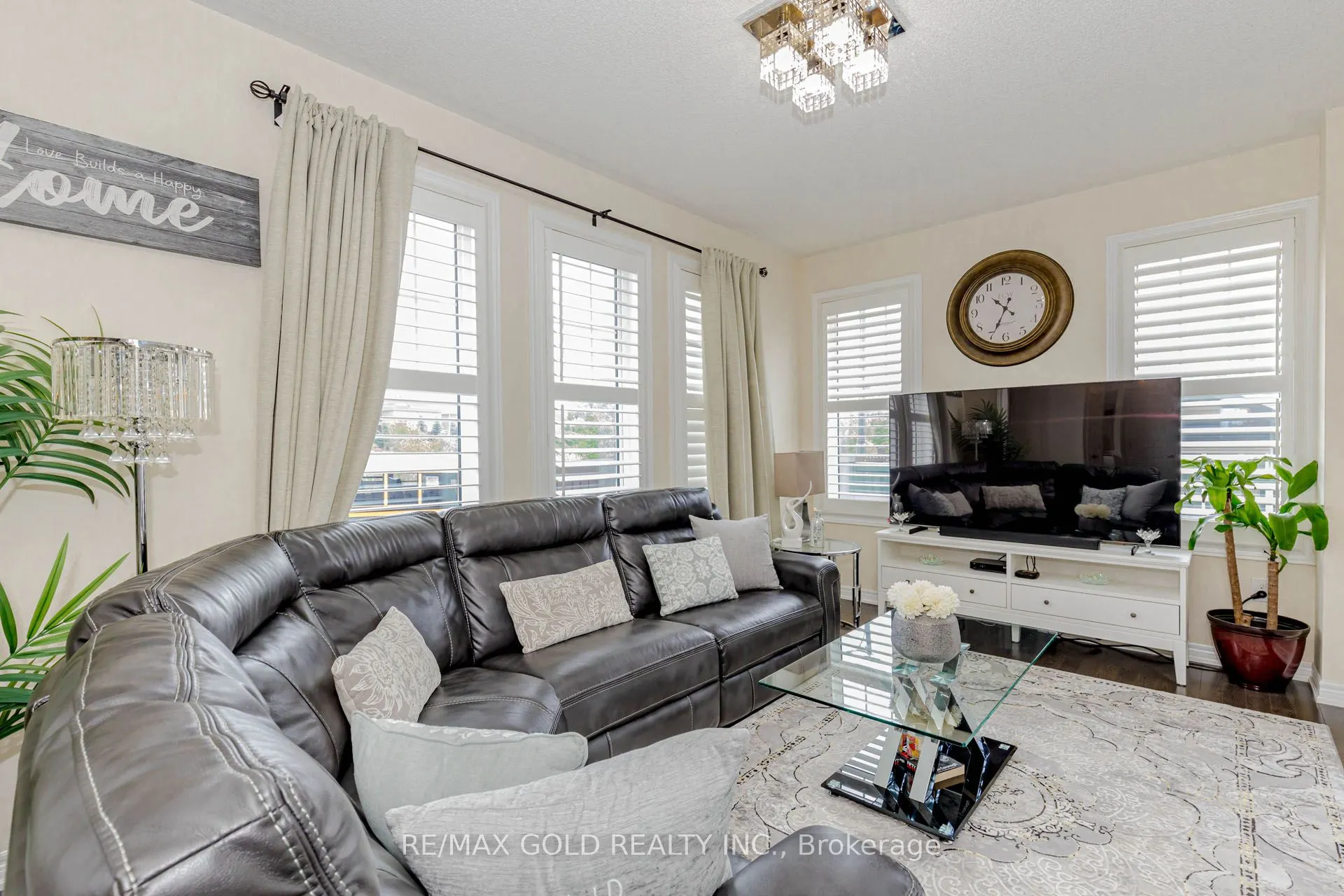 12 Victoriaville Road