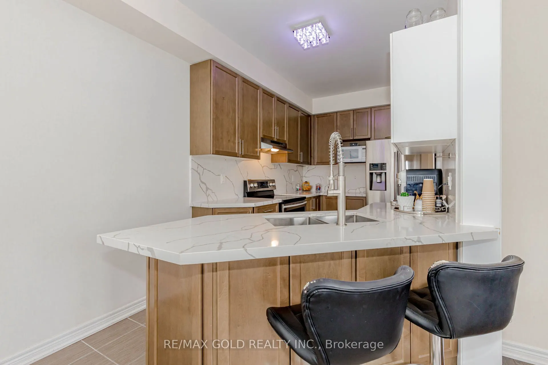 12 Victoriaville Road