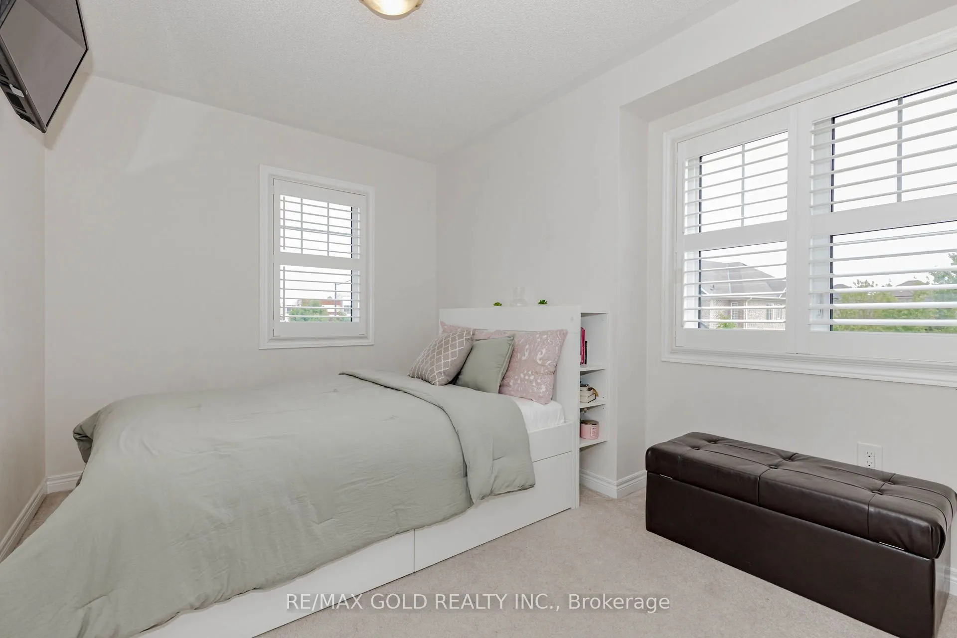 12 Victoriaville Road