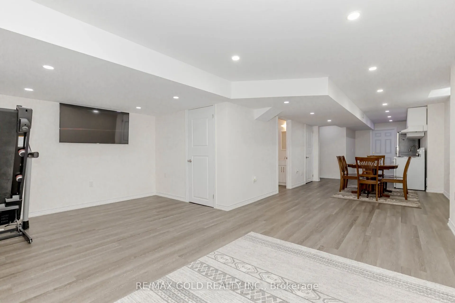 12 Victoriaville Road