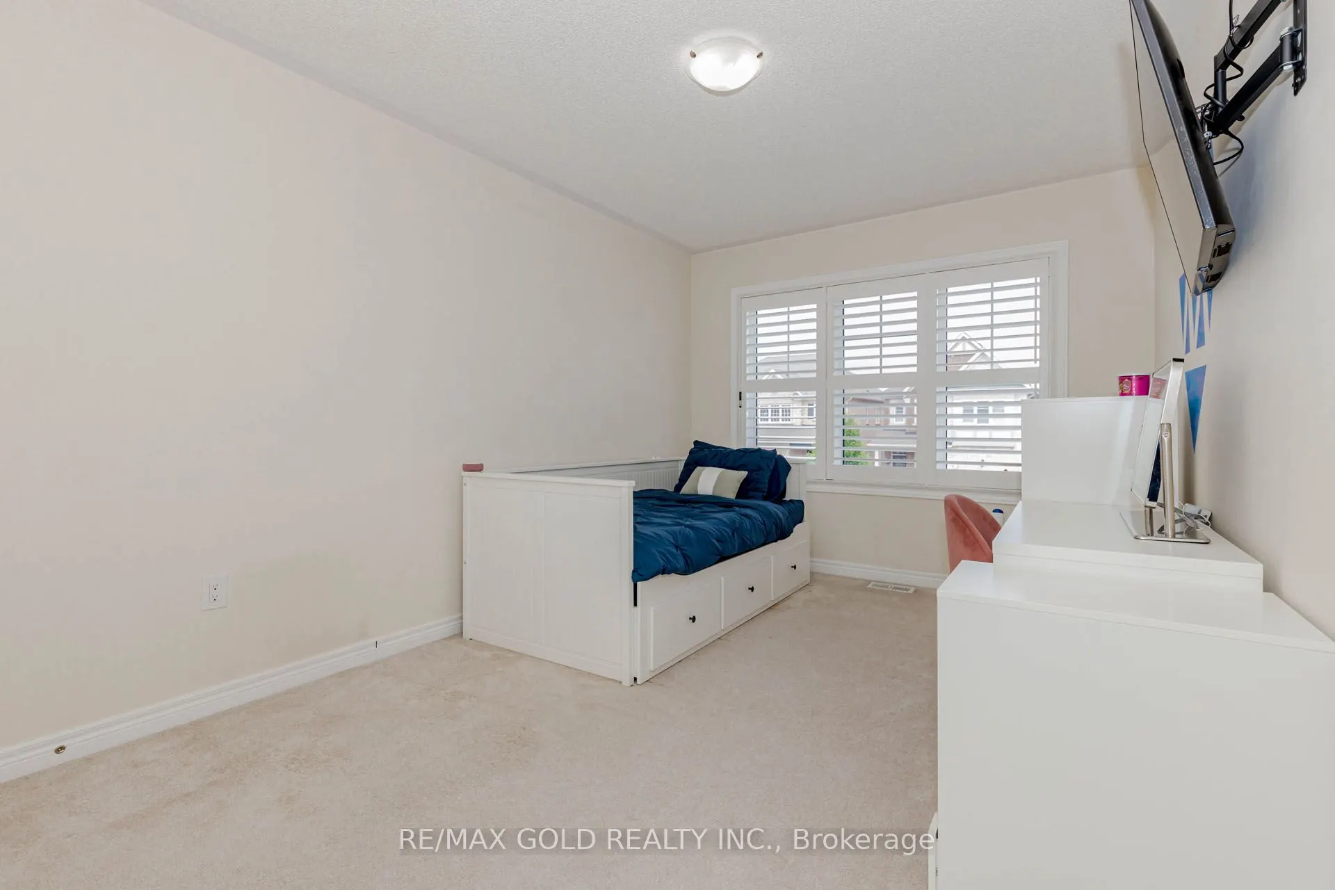 12 Victoriaville Road