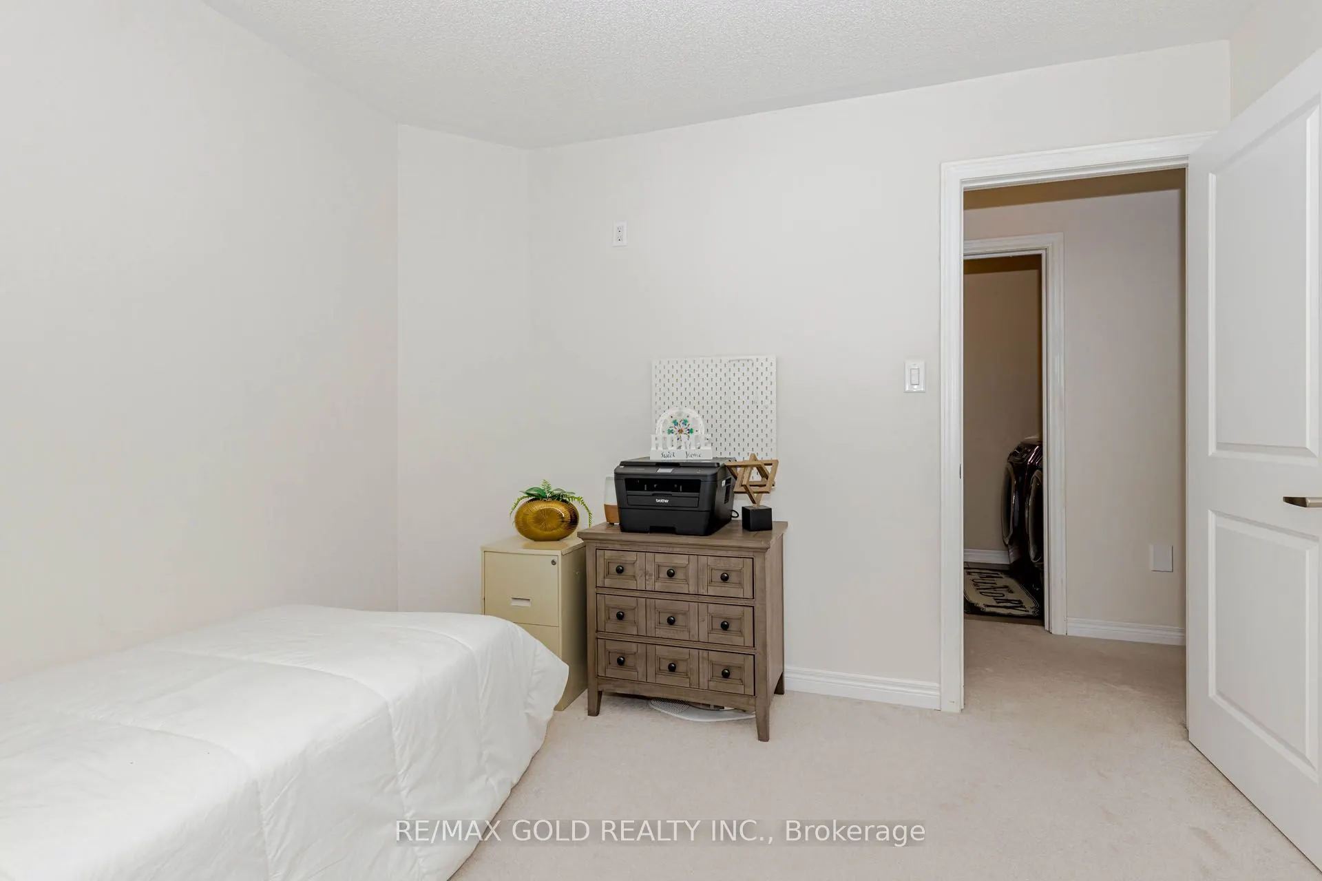12 Victoriaville Road