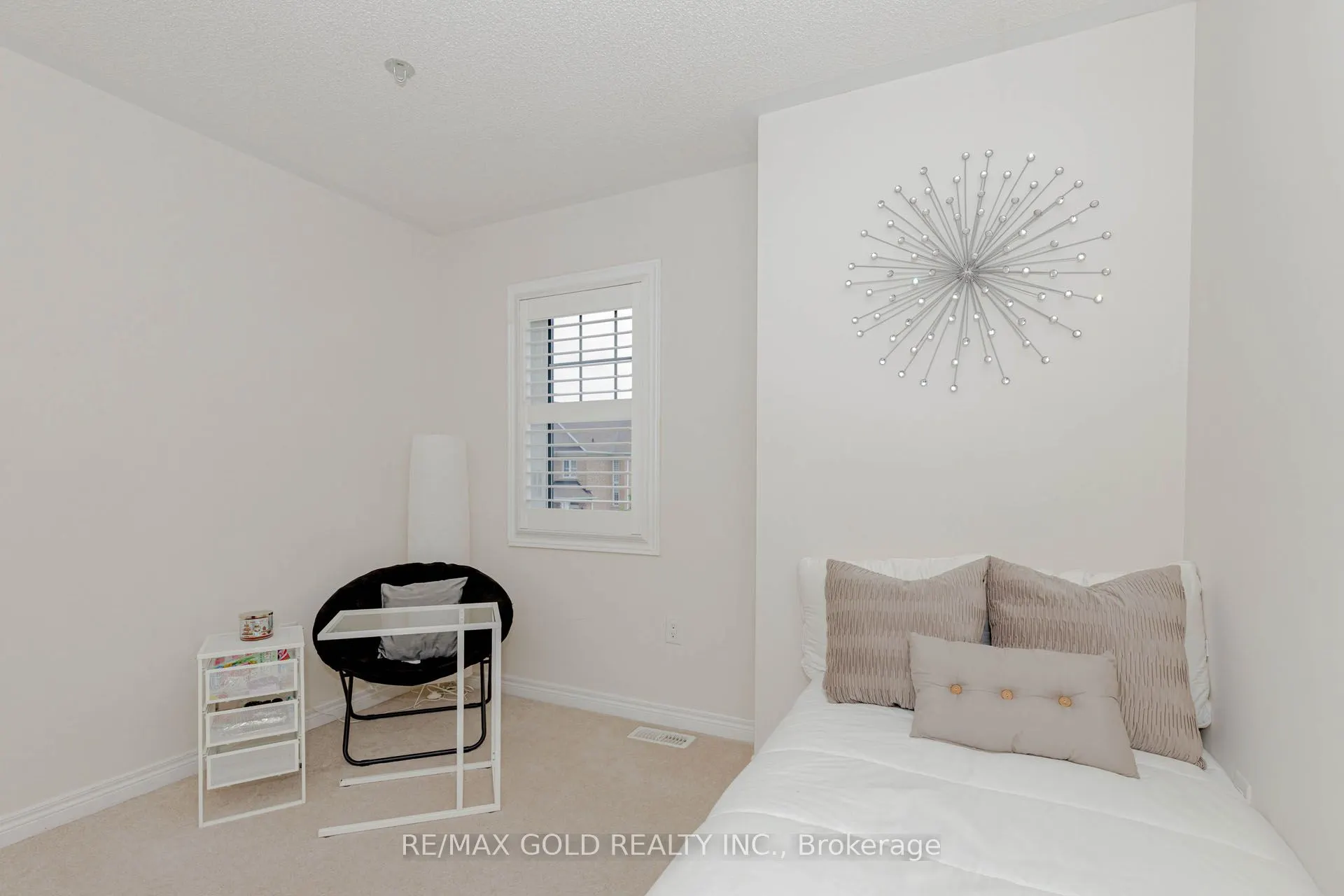 12 Victoriaville Road