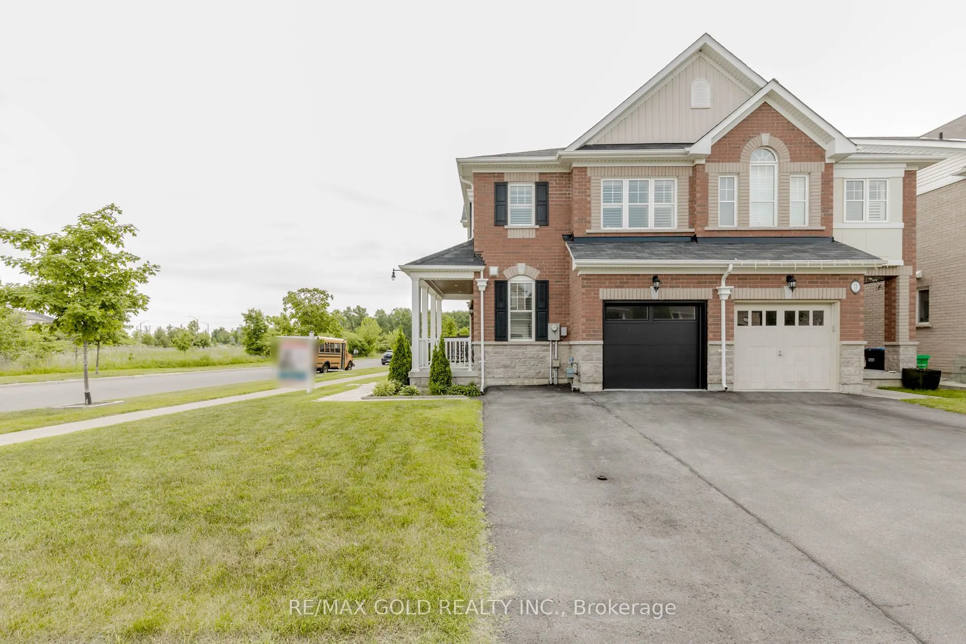 12 Victoriaville Road