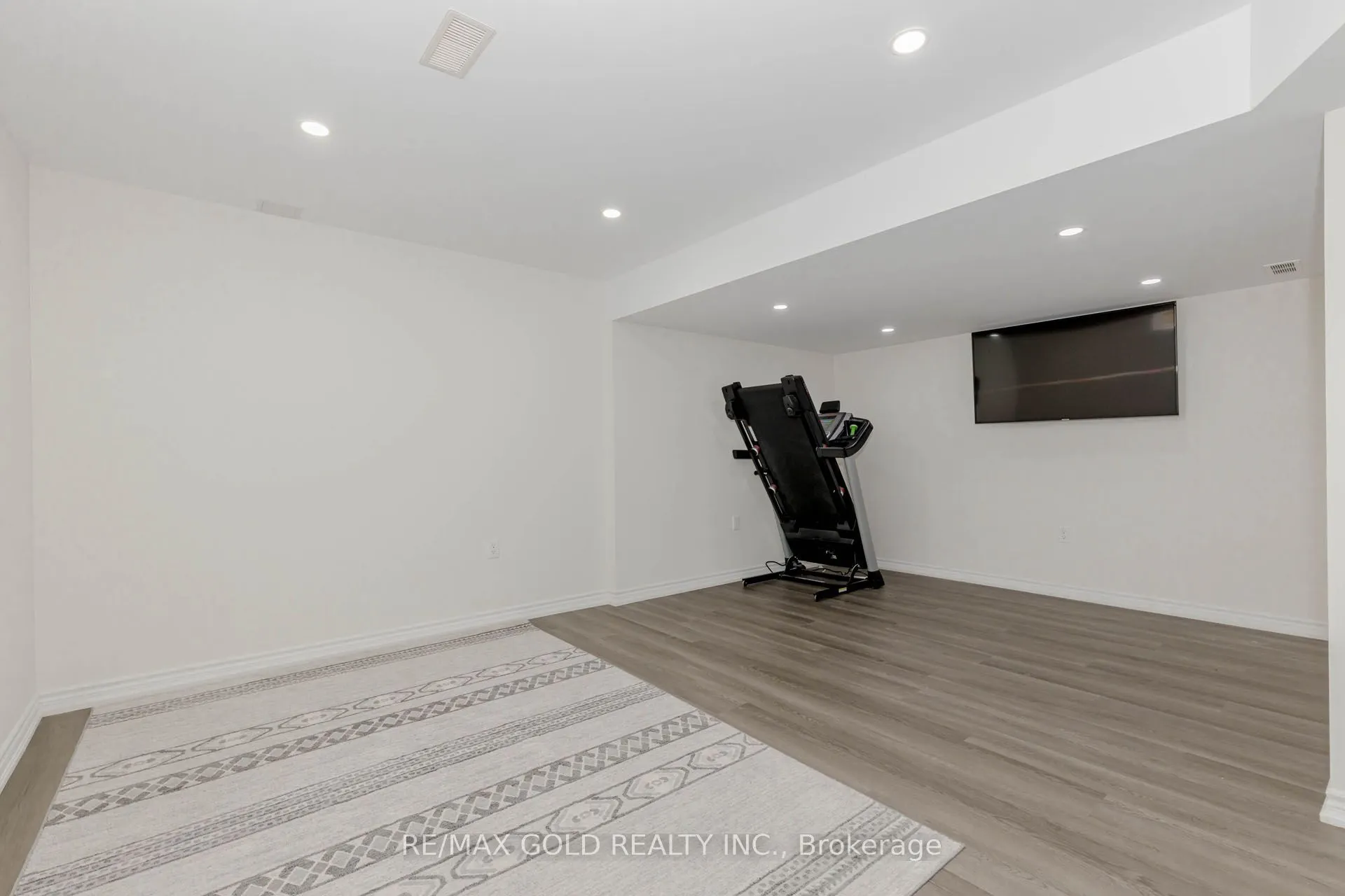 12 Victoriaville Road