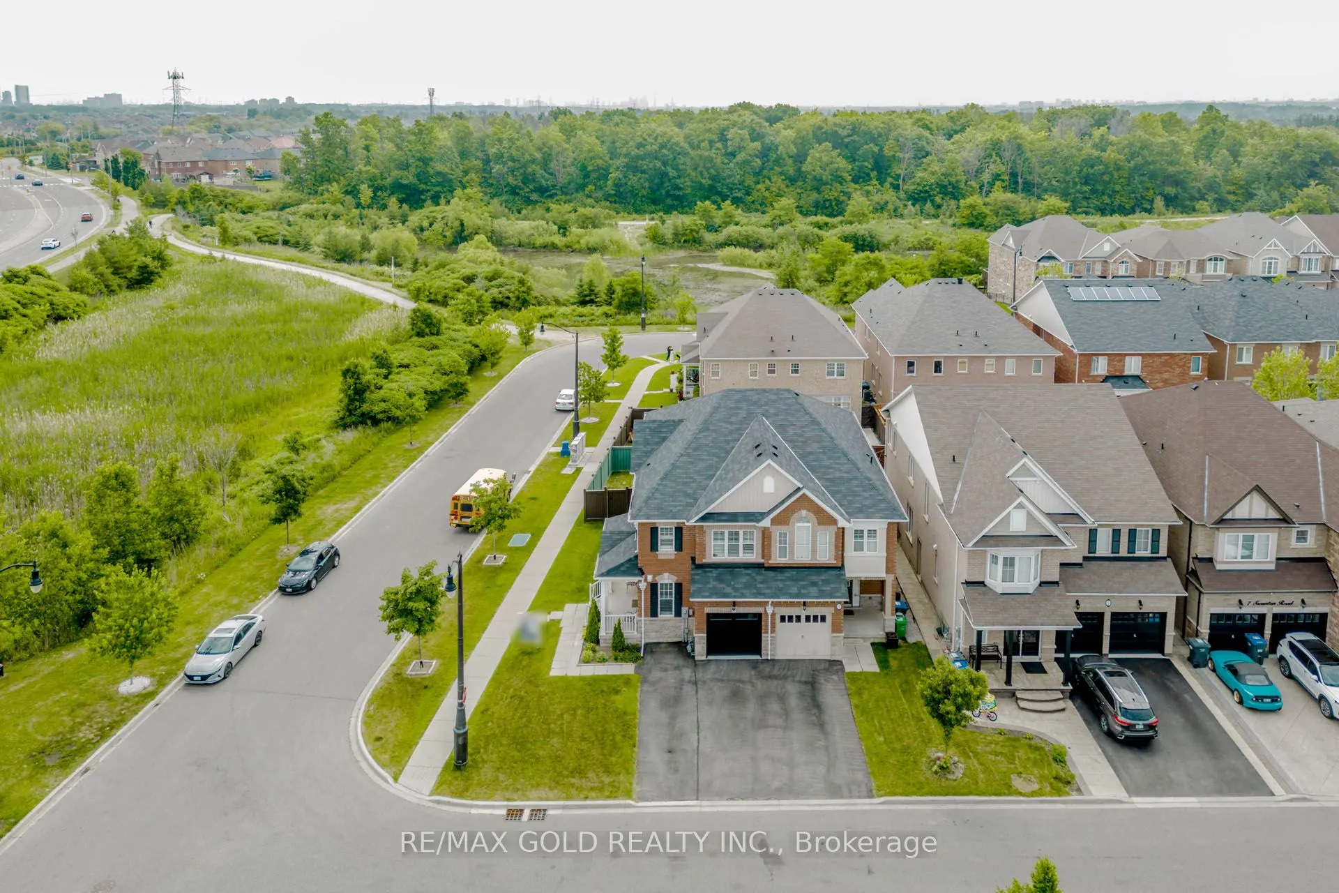 12 Victoriaville Road