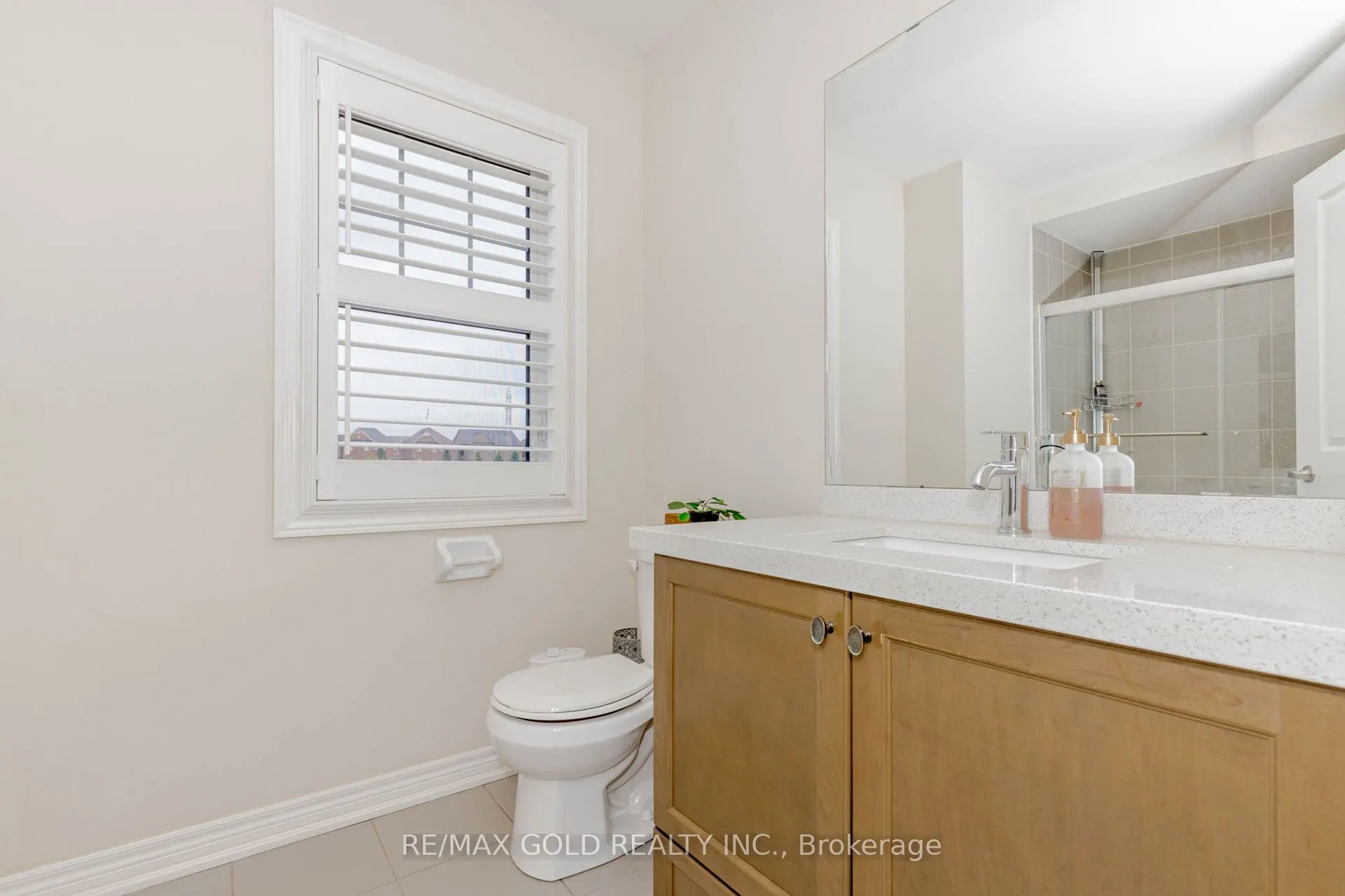 12 Victoriaville Road