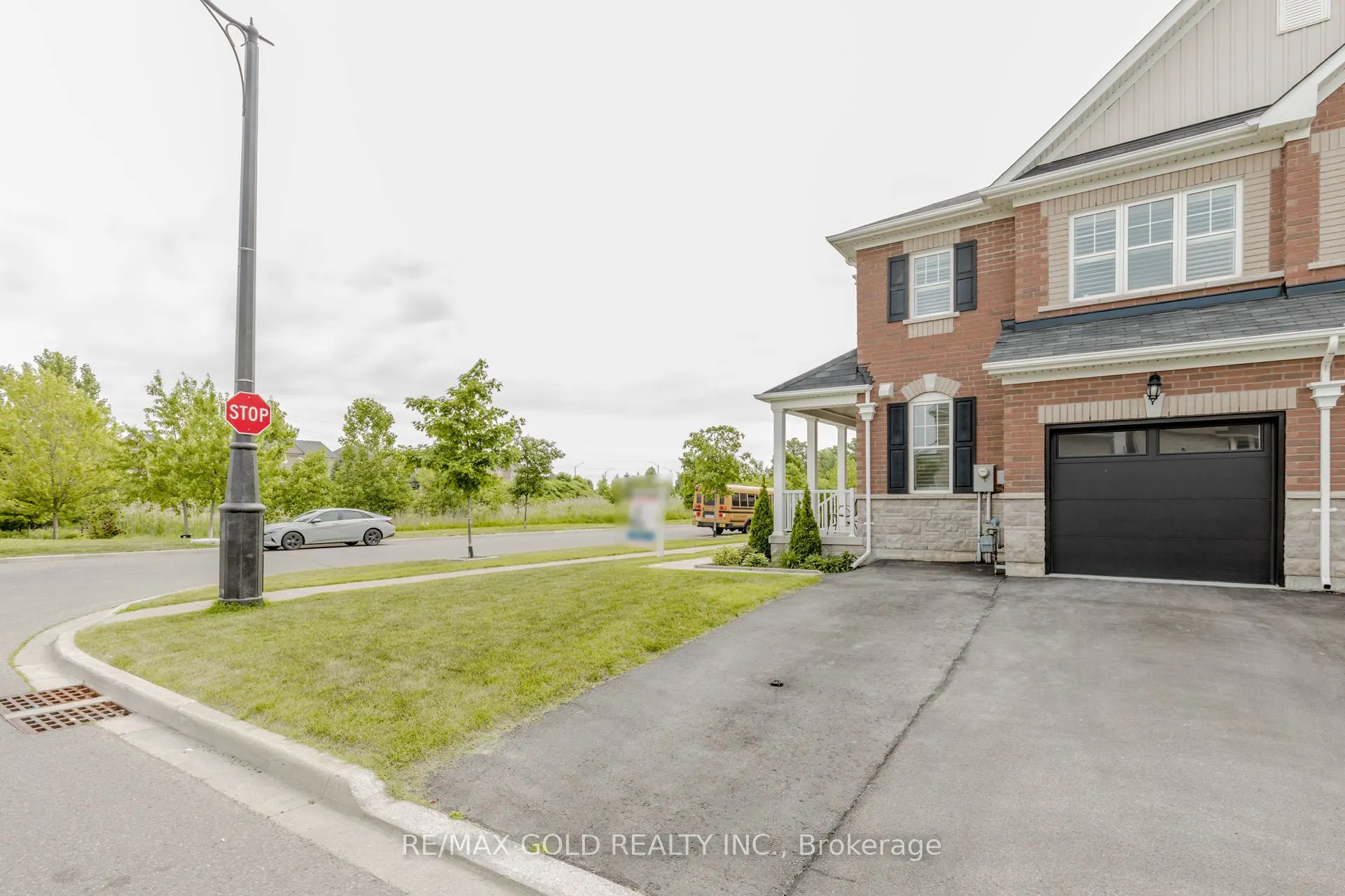 12 Victoriaville Road