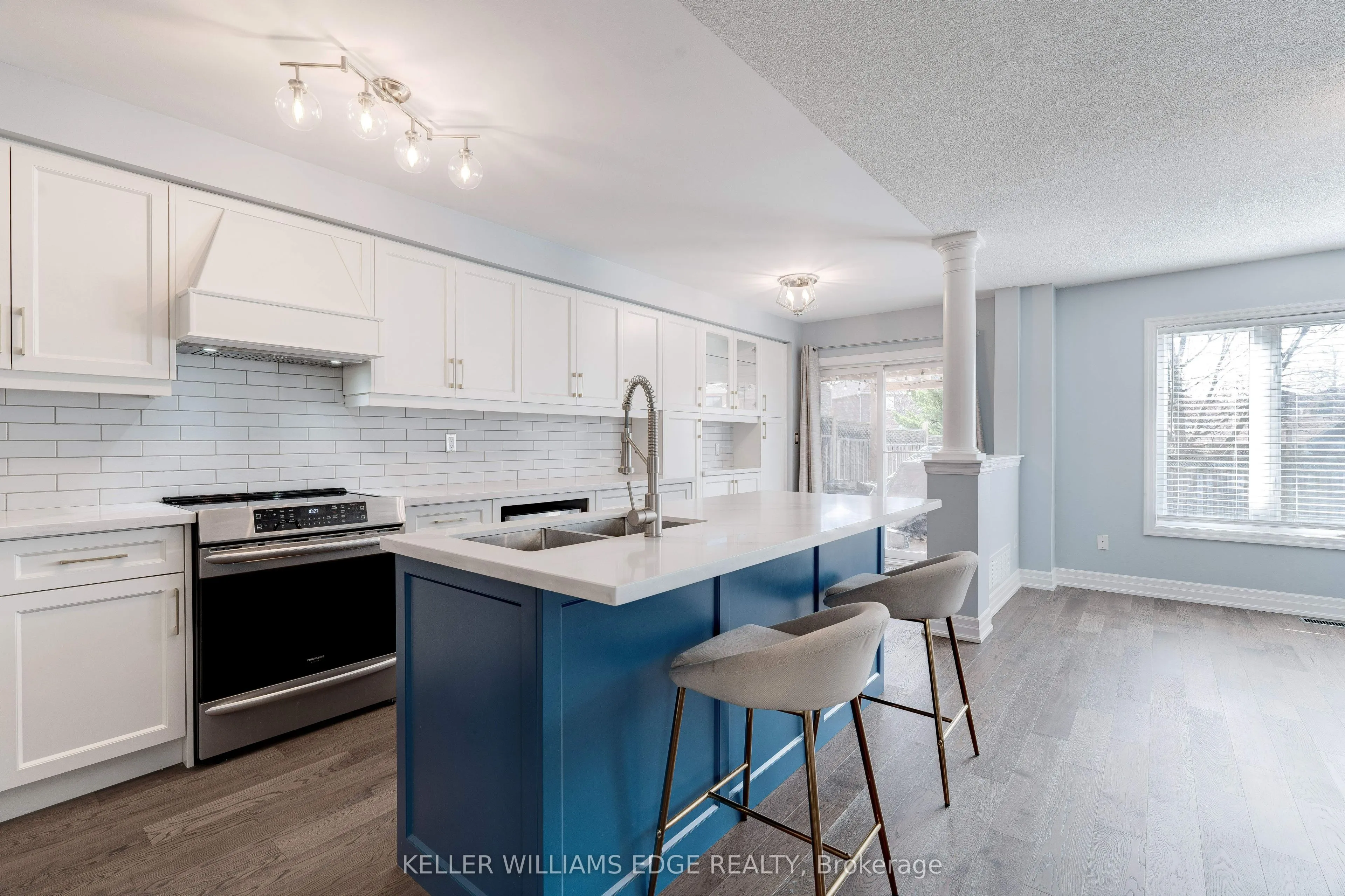 85 Mowat Crescent