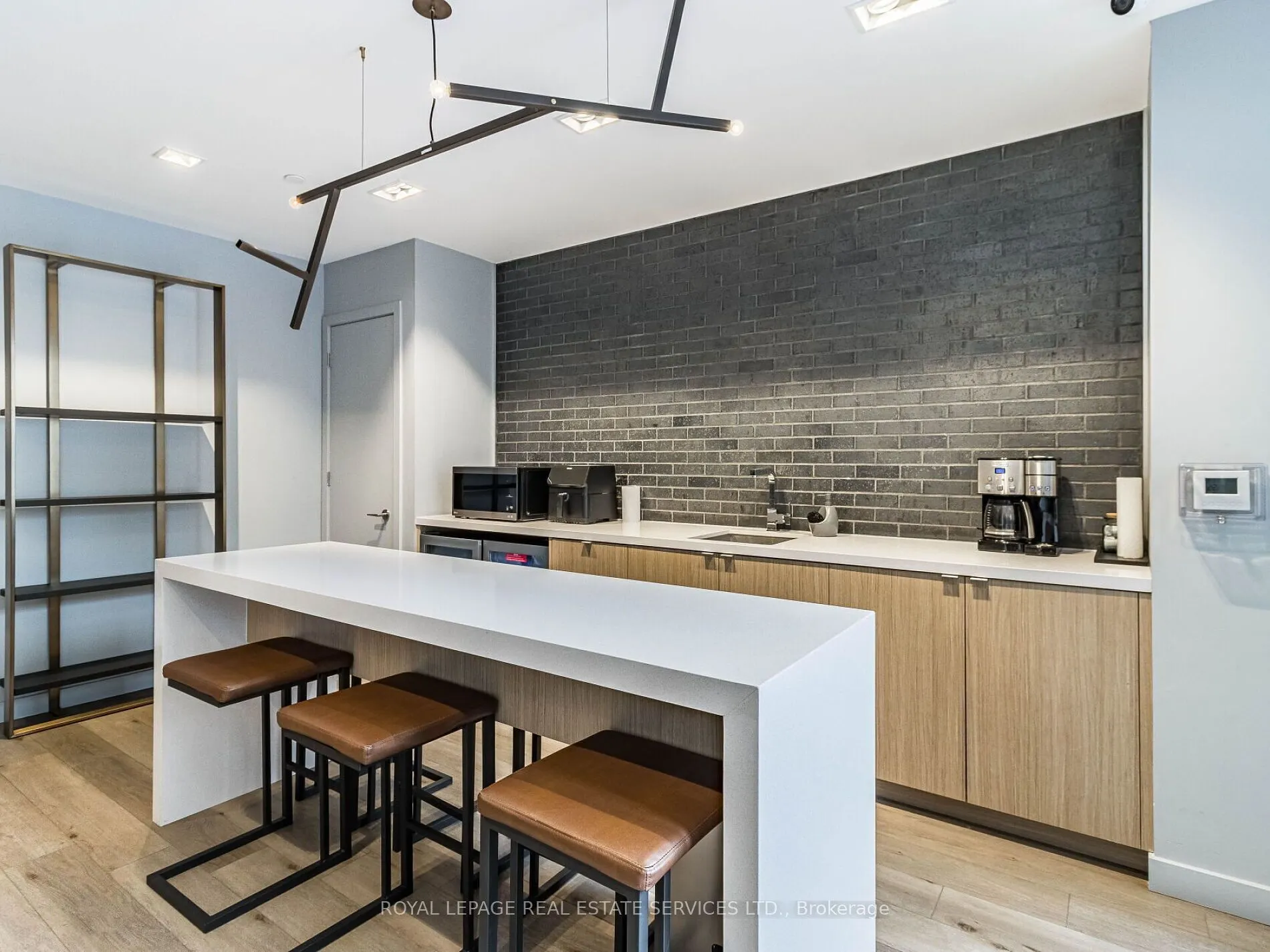 7 Smith Crescent, #312