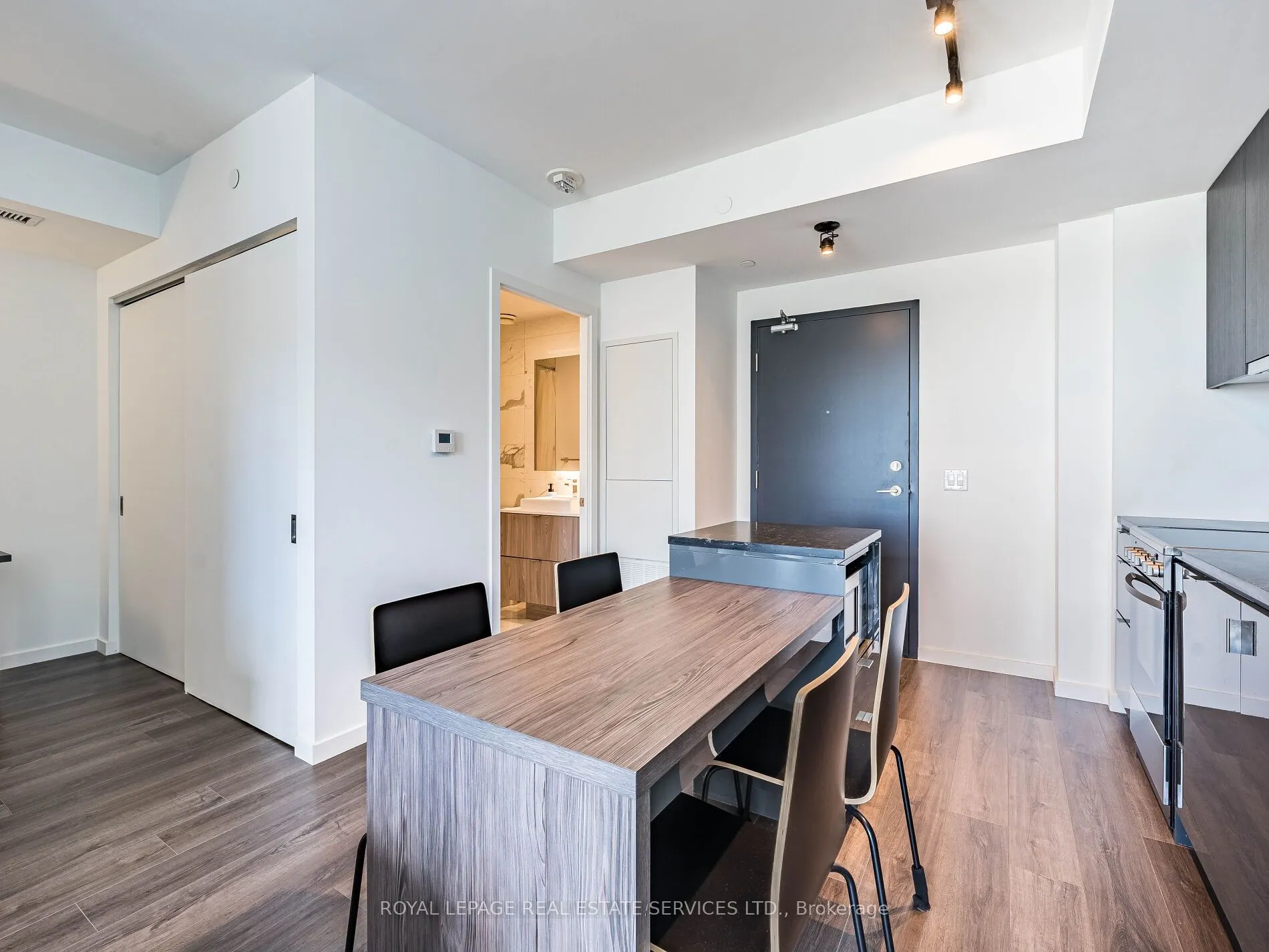 7 Smith Crescent, #312