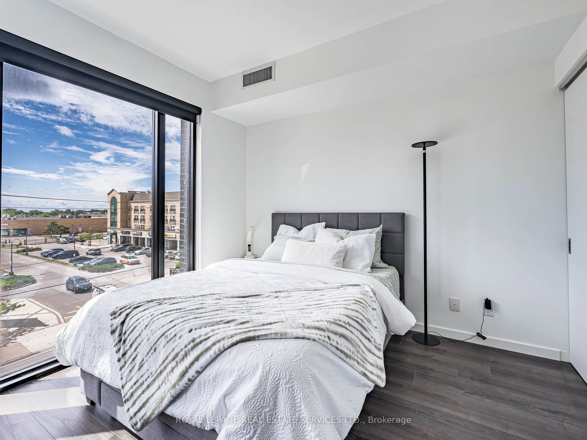 7 Smith Crescent, #312