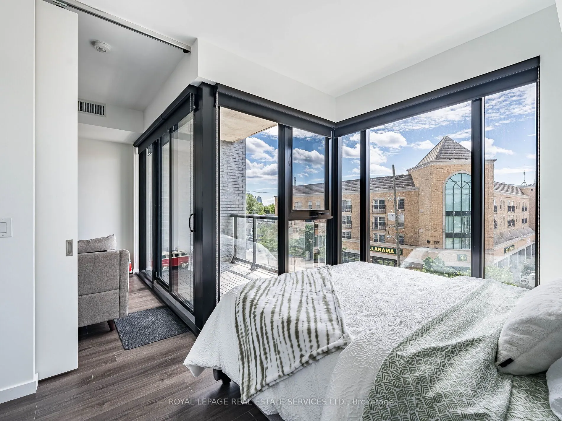 7 Smith Crescent, #312