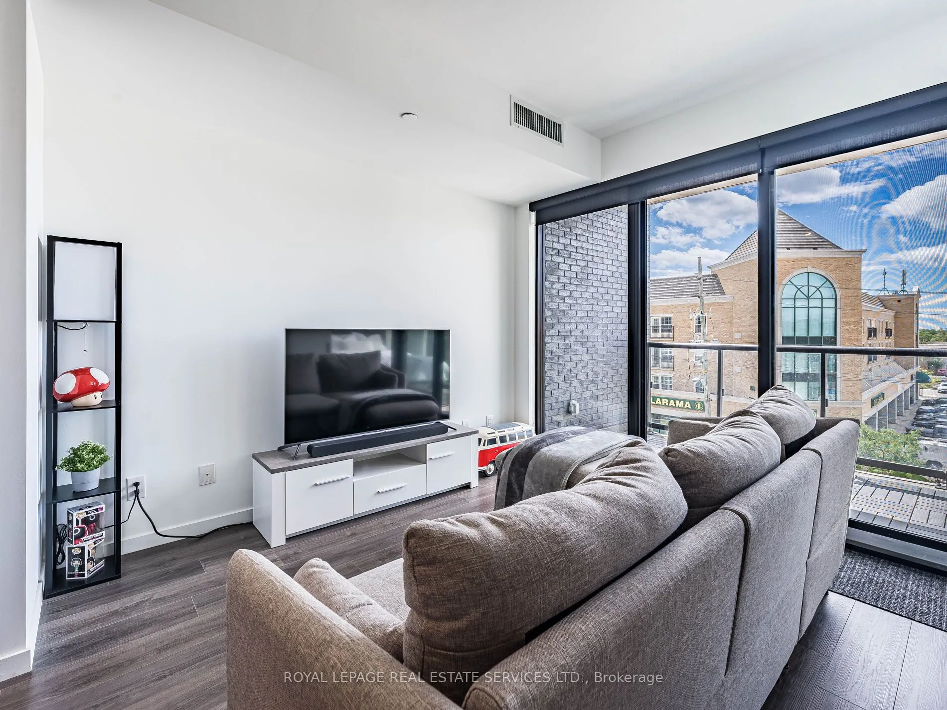 7 Smith Crescent, #312