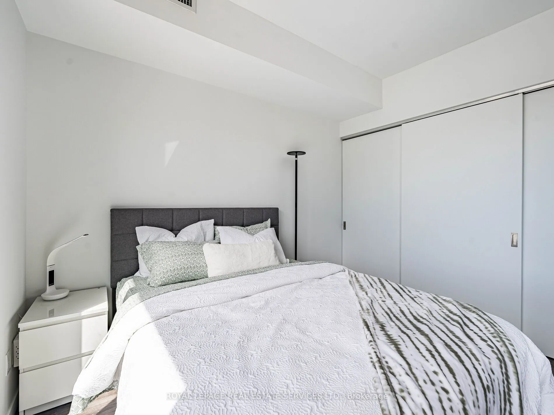 7 Smith Crescent, #312