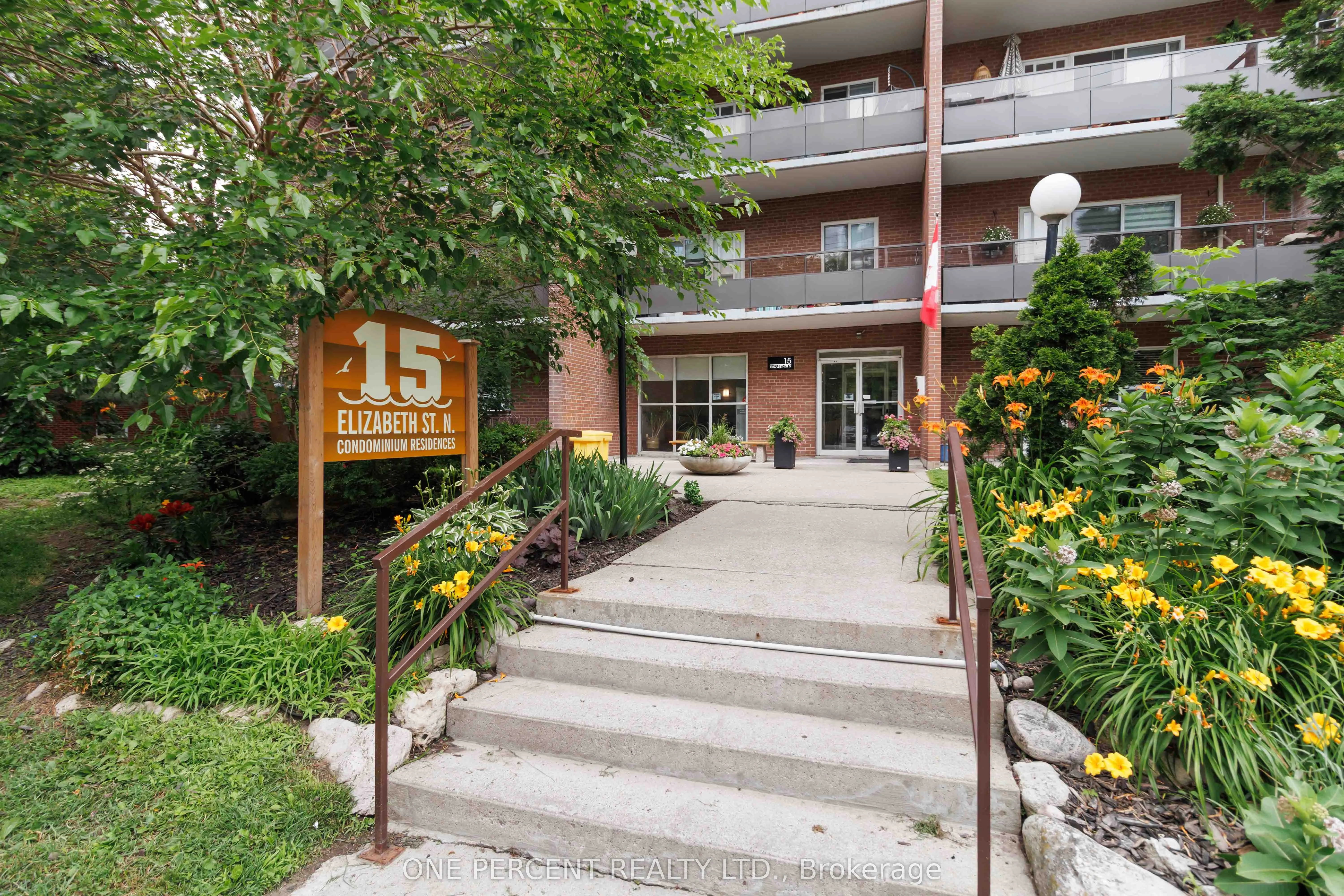 15 Elizabeth Street N, #204