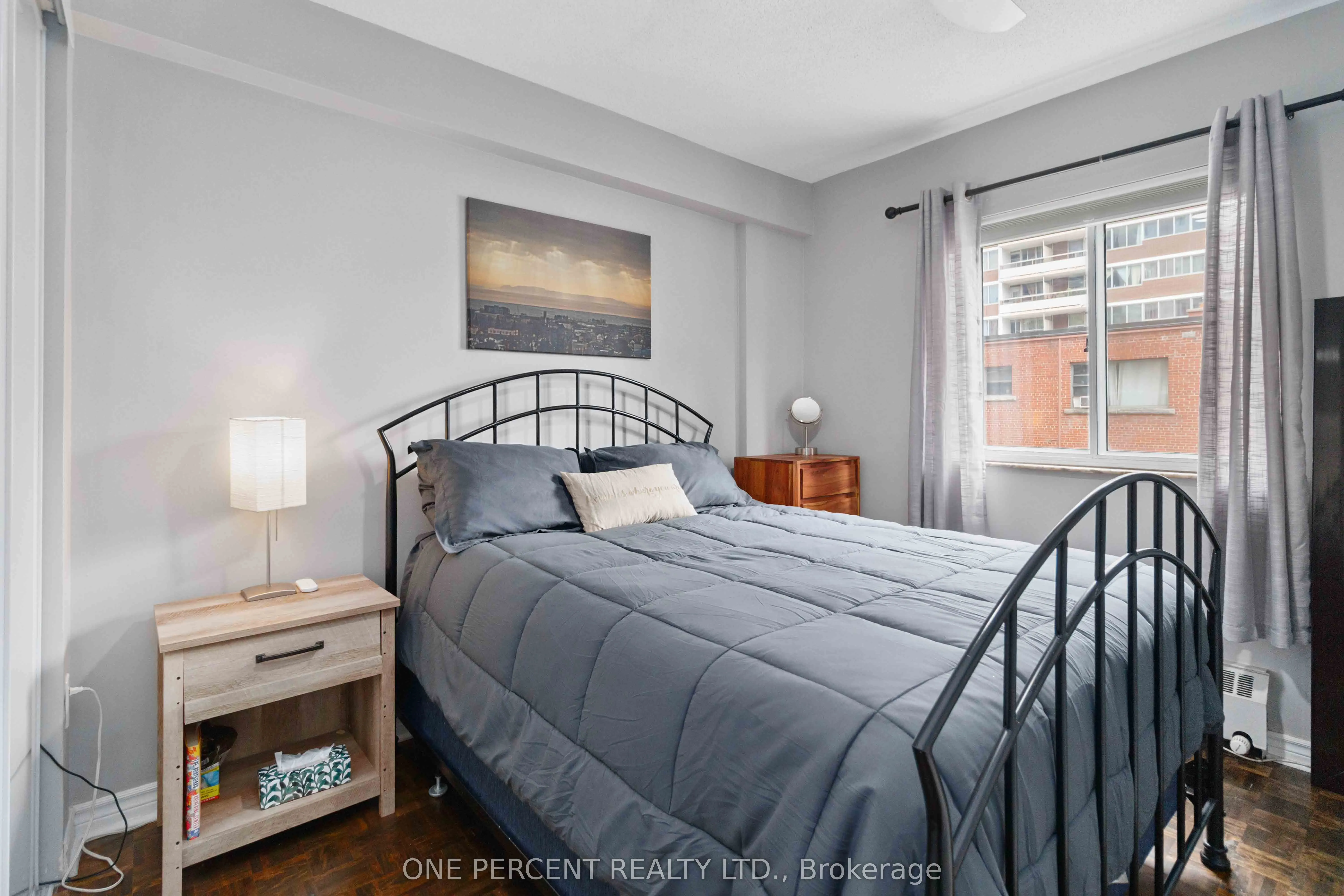 15 Elizabeth Street N, #204