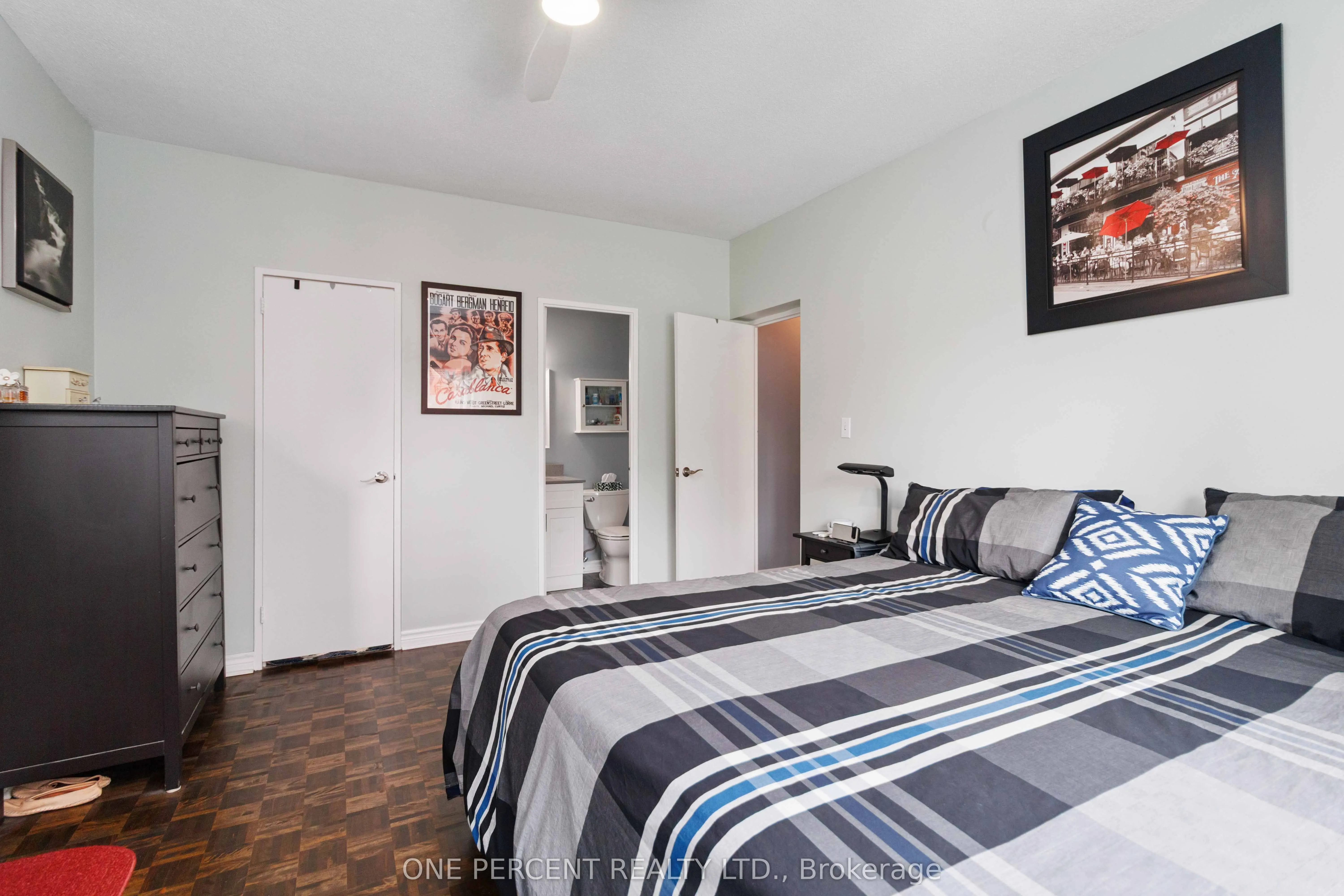 15 Elizabeth Street N, #204