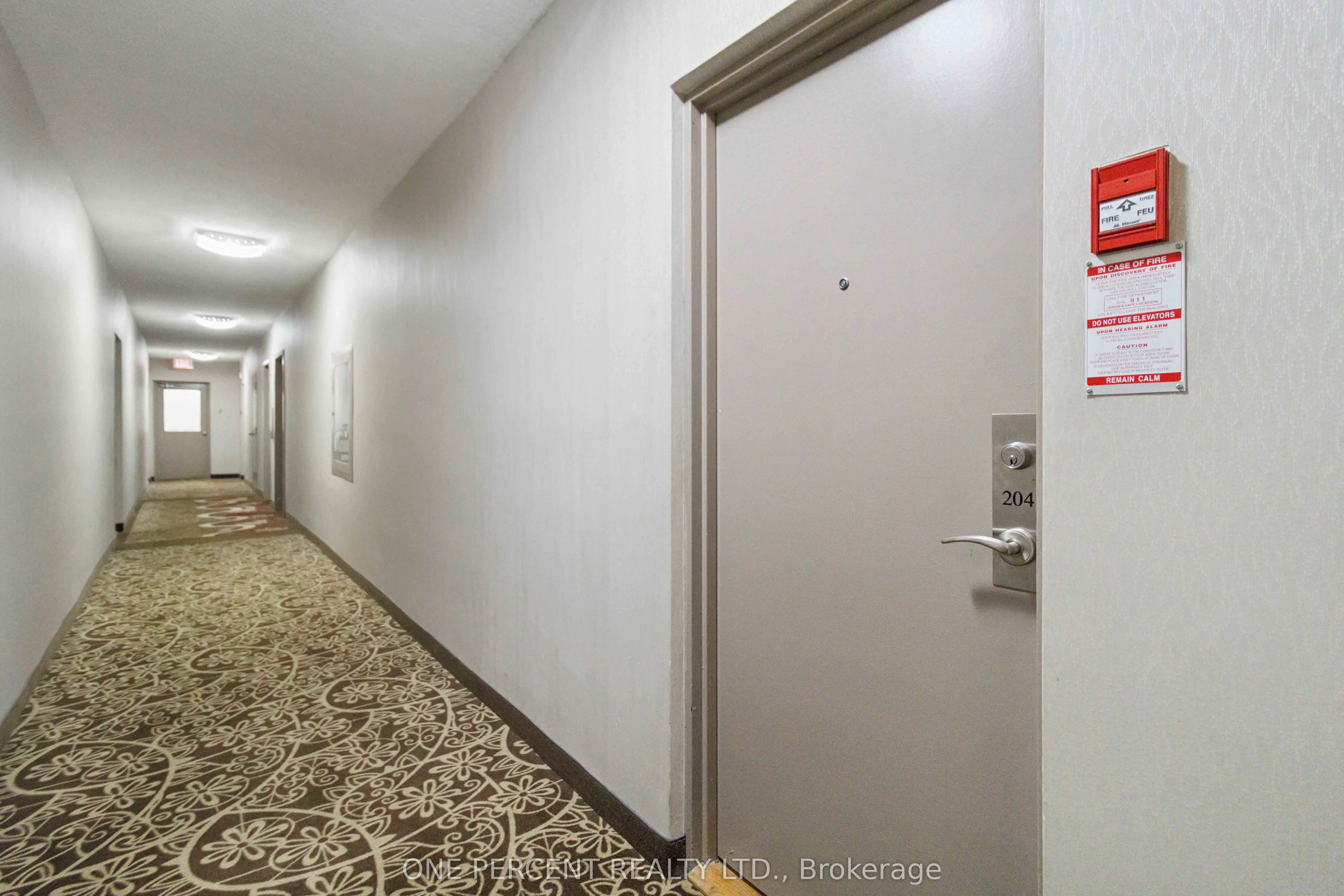 15 Elizabeth Street N, #204