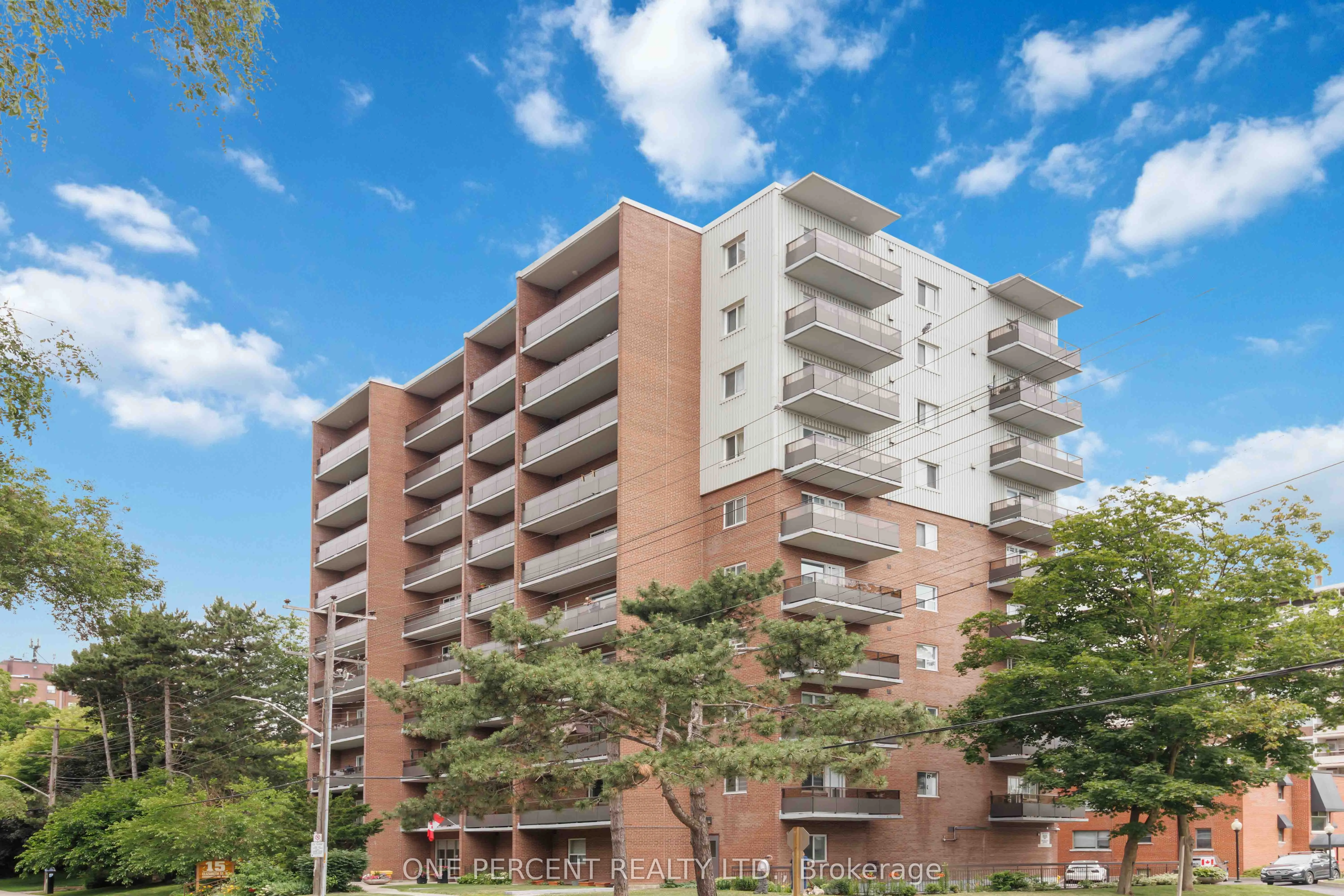 15 Elizabeth Street N, #204
