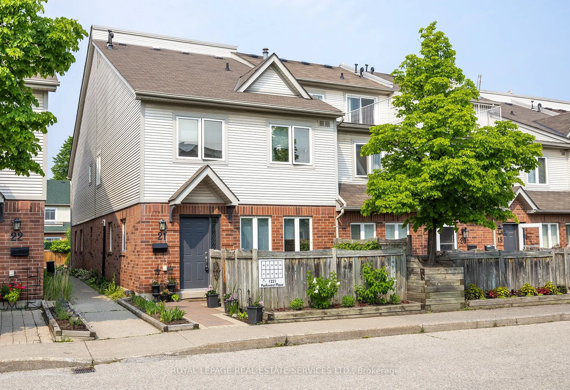 1221 Parkwest Place, #21
