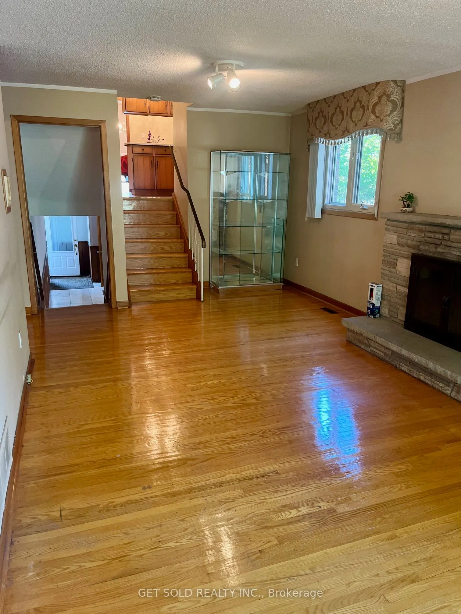 73 Franel Crescent