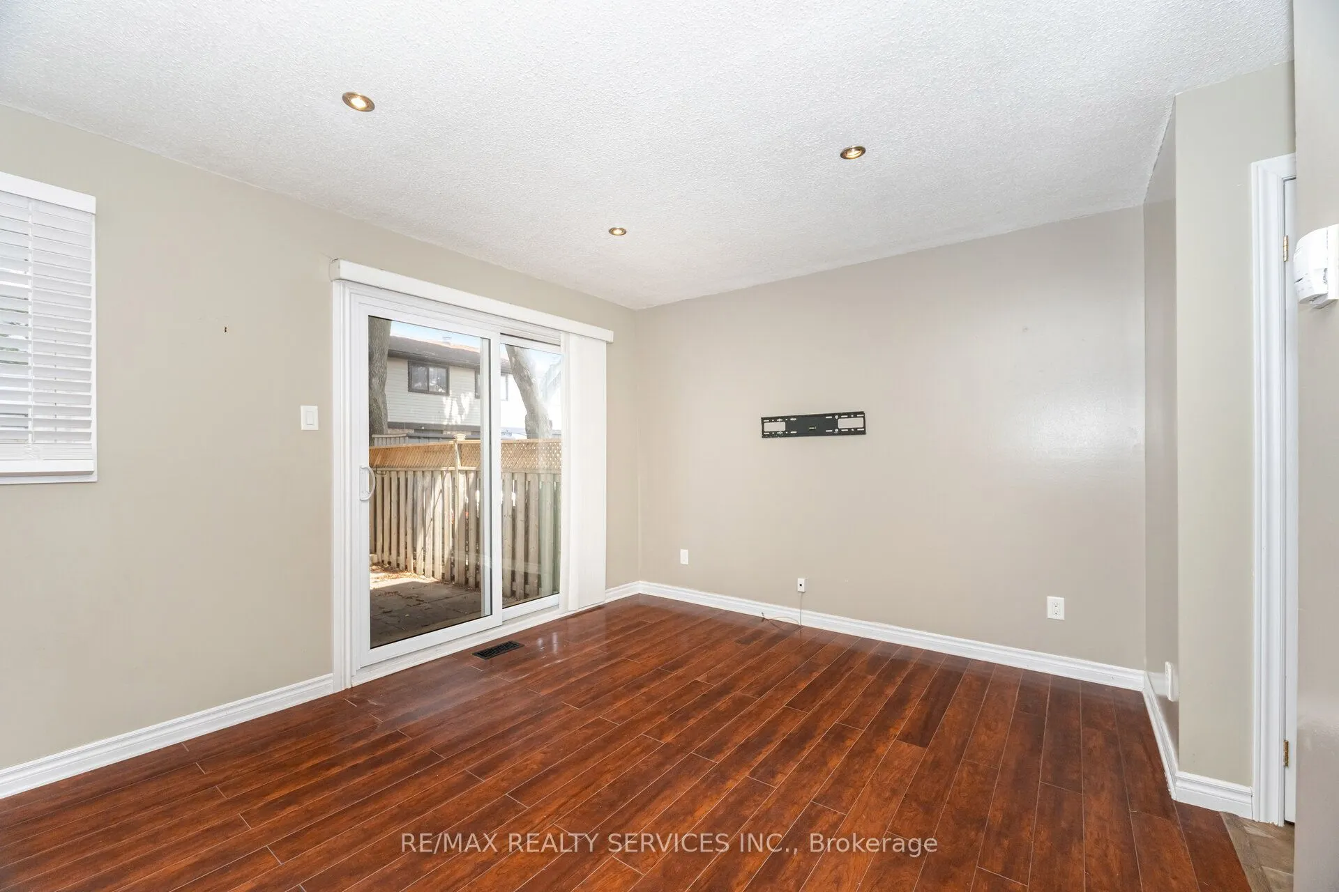 93 Hansen Road N, #20