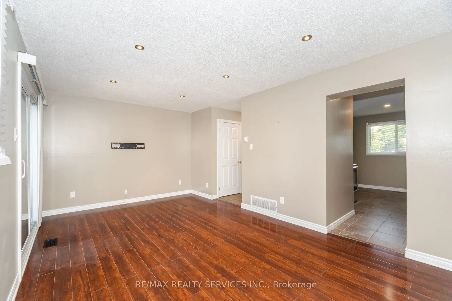93 Hansen Road N, #20