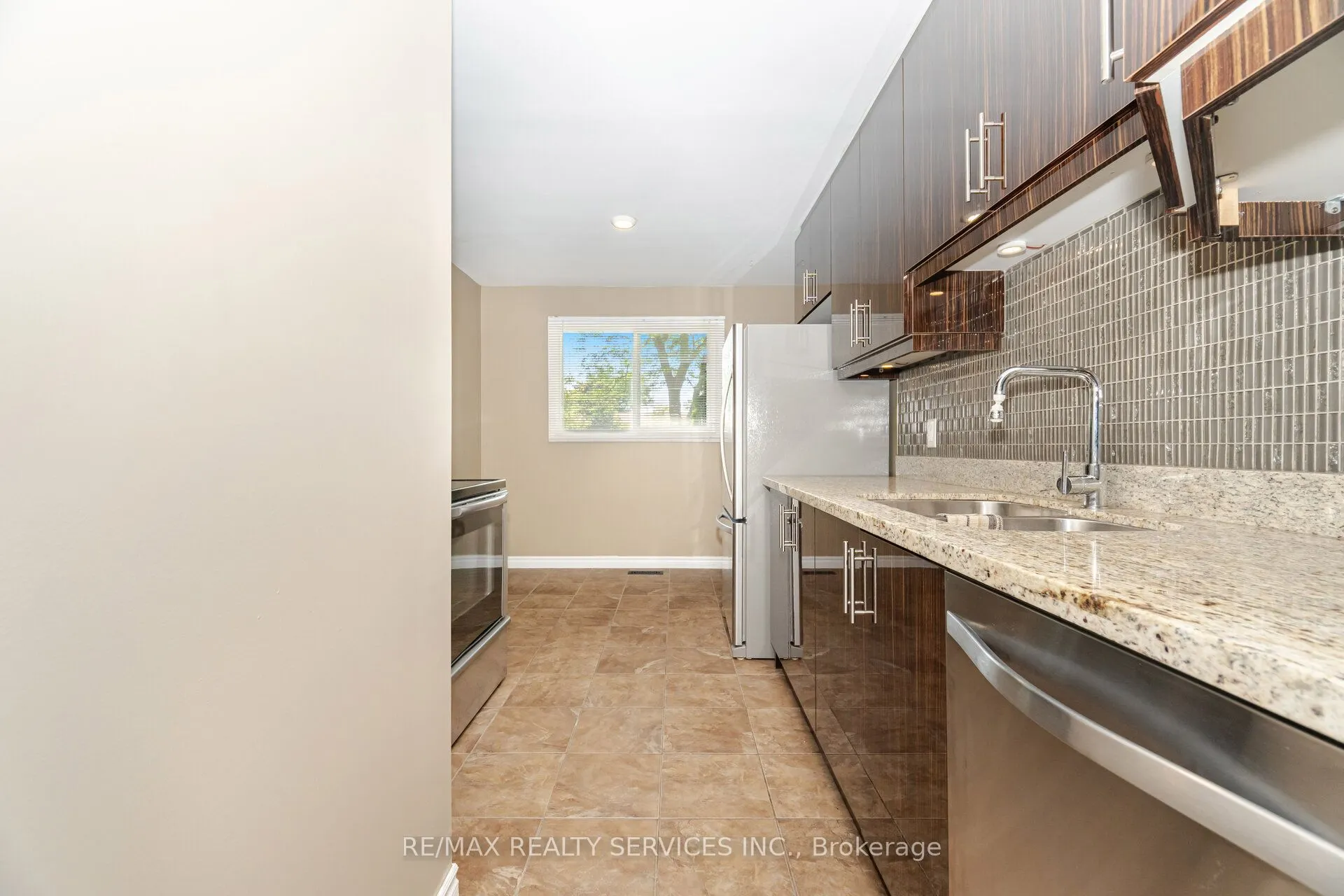 93 Hansen Road N, #20