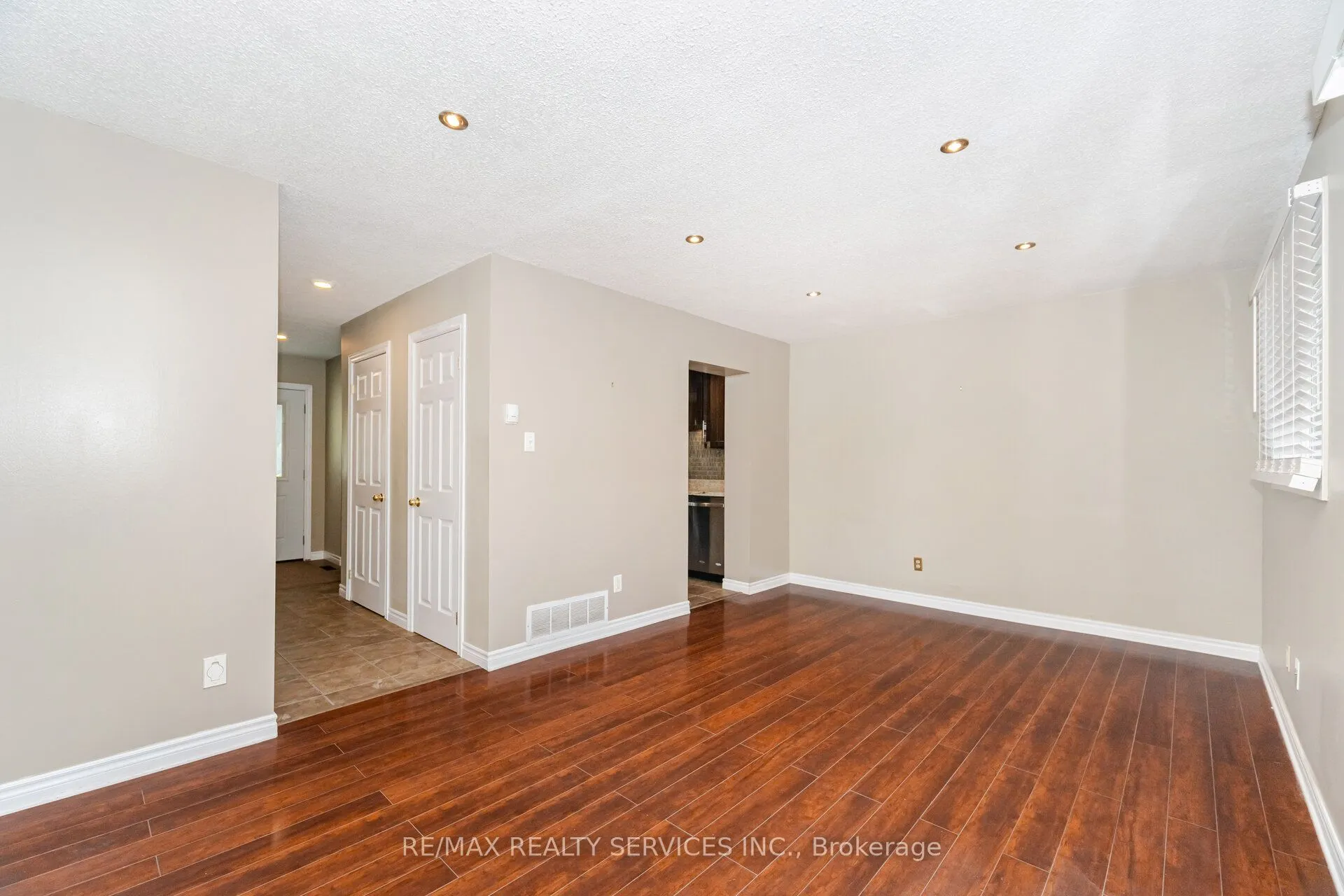 93 Hansen Road N, #20