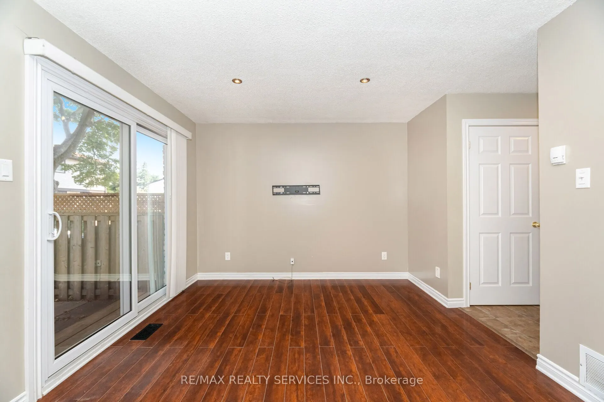 93 Hansen Road N, #20