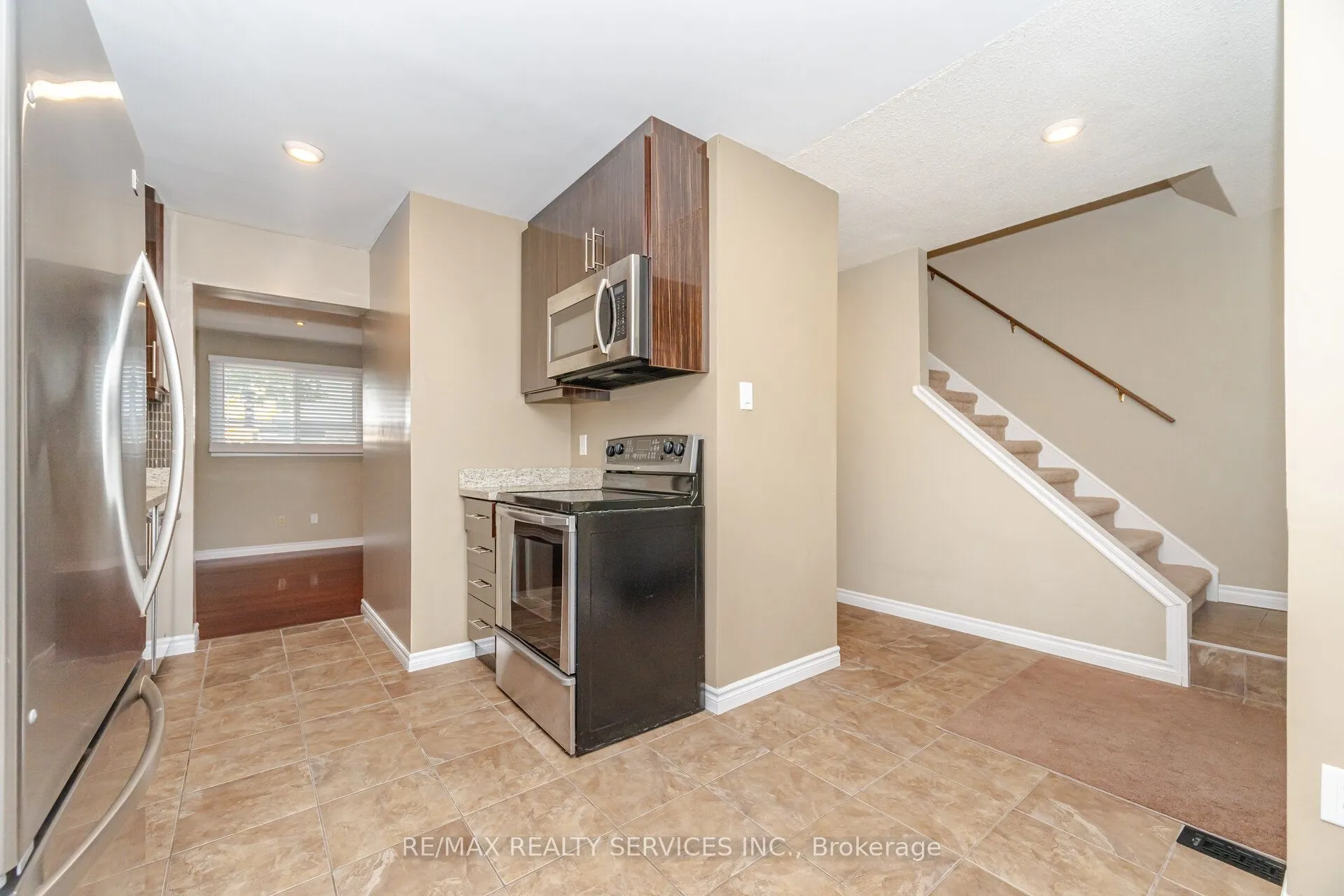 93 Hansen Road N, #20