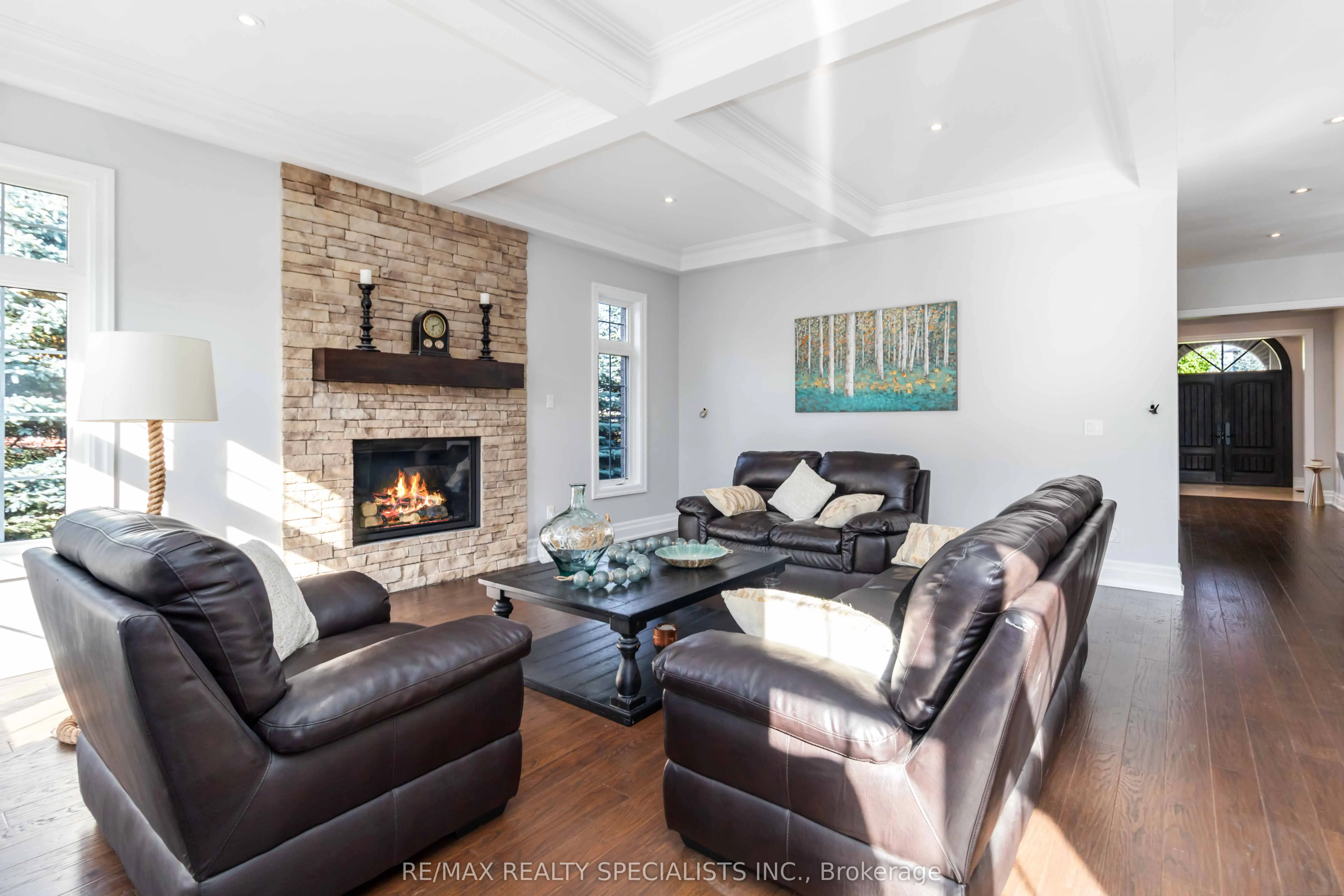 6 Holdroyd Court