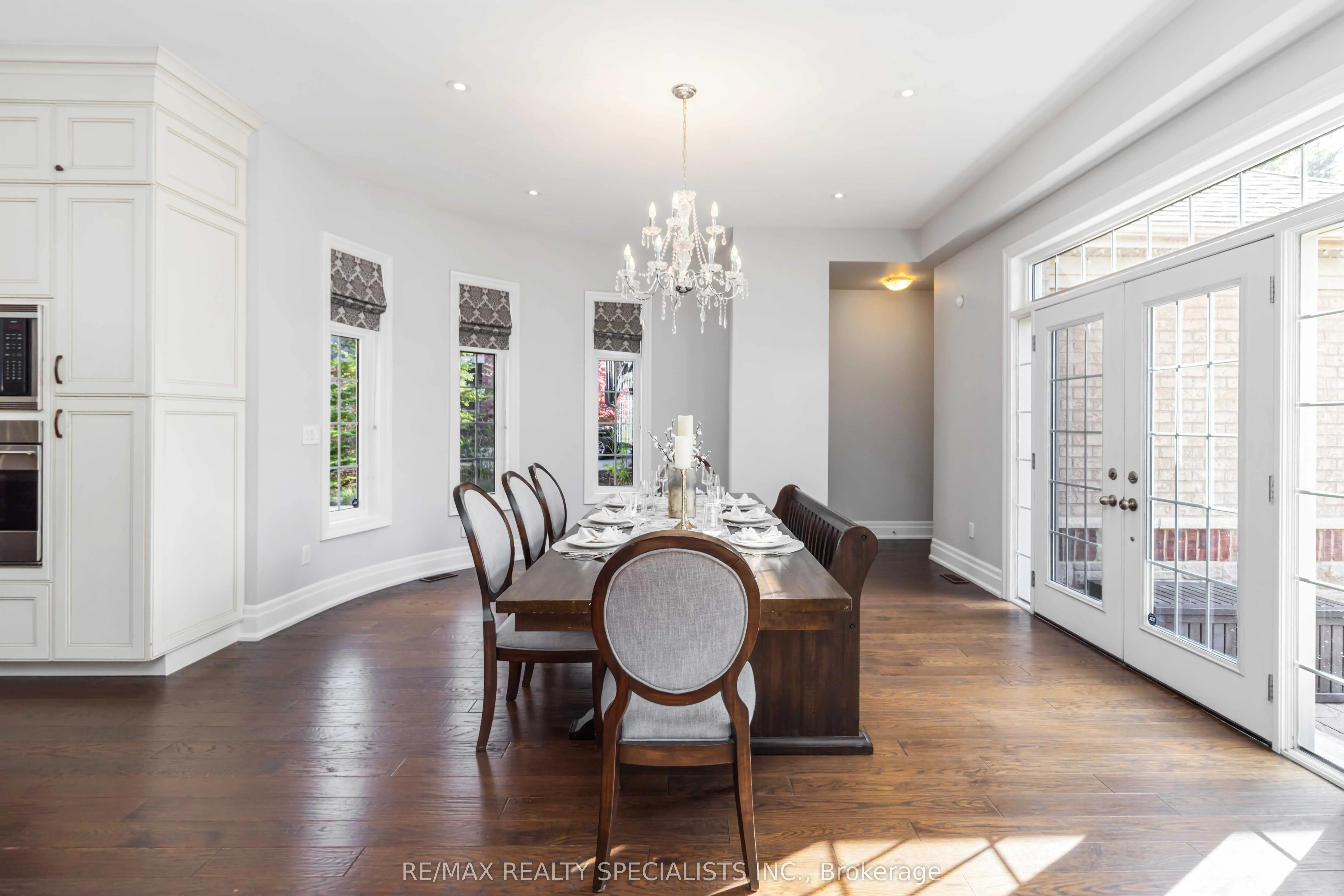 6 Holdroyd Court