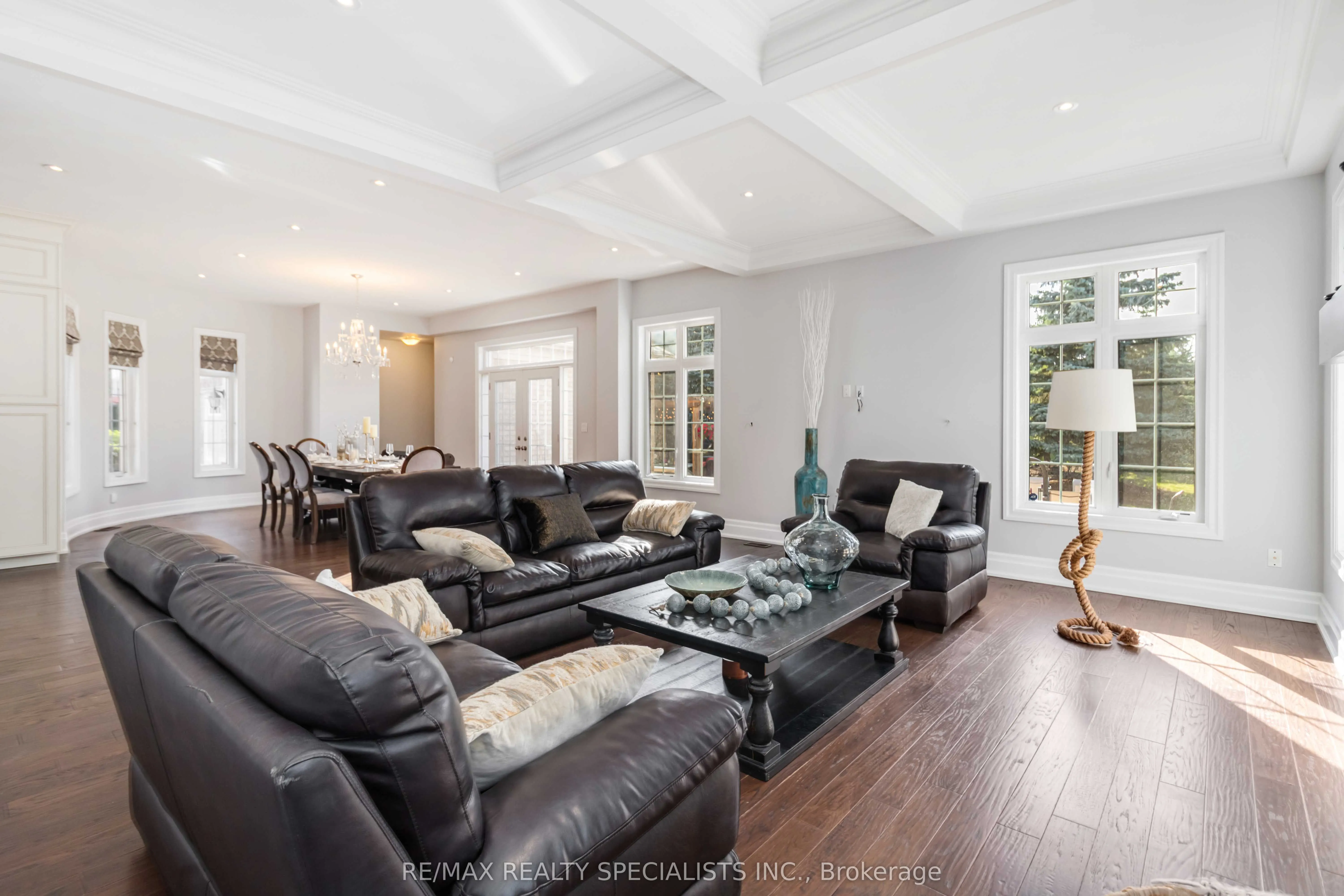 6 Holdroyd Court