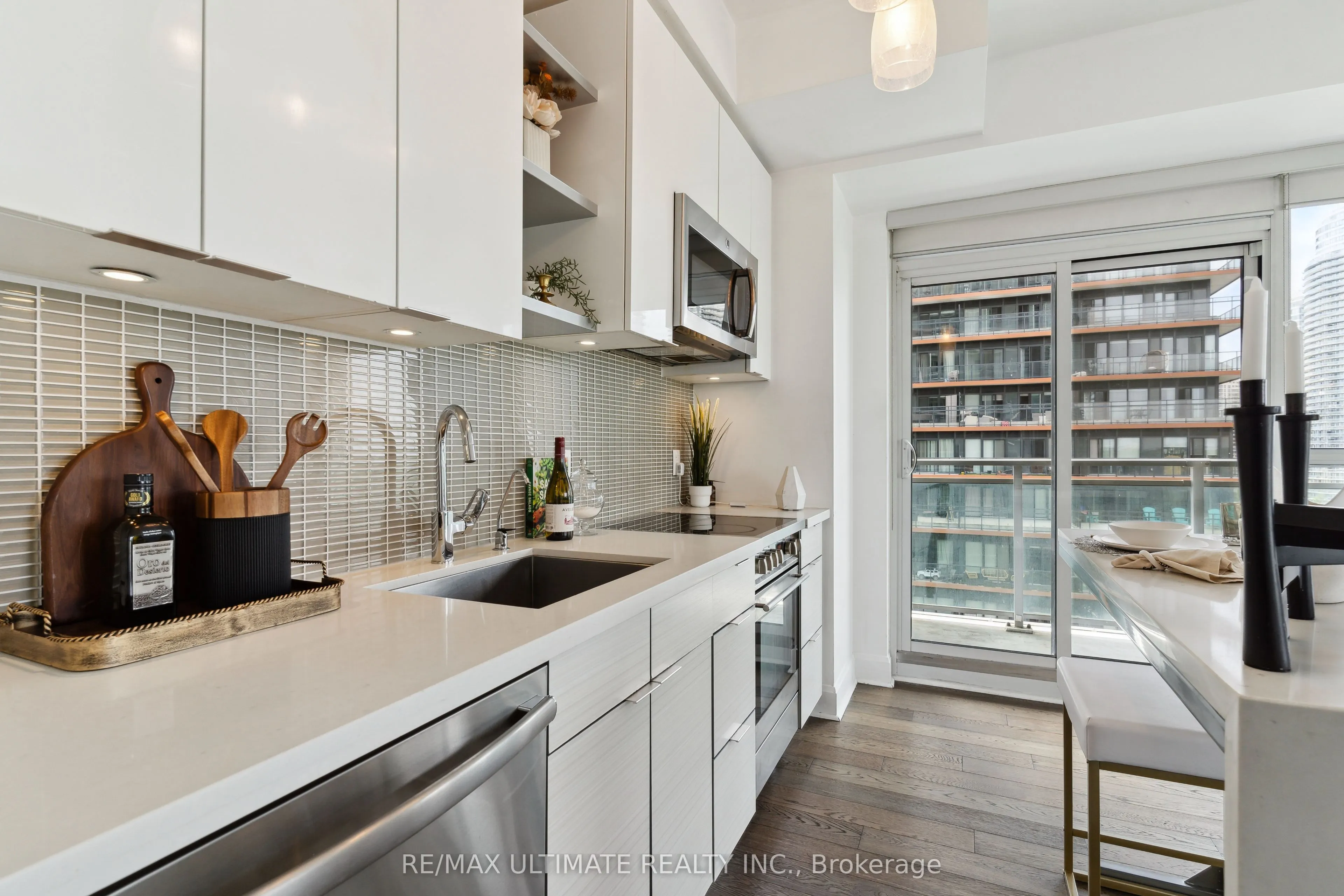 33 Shore Breeze Drive, #1003