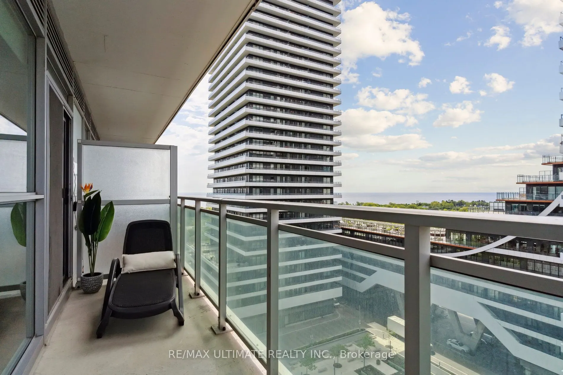 33 Shore Breeze Drive, #1003
