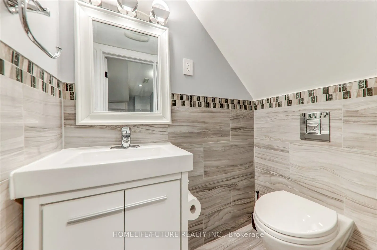 28 Billancourt Crescent