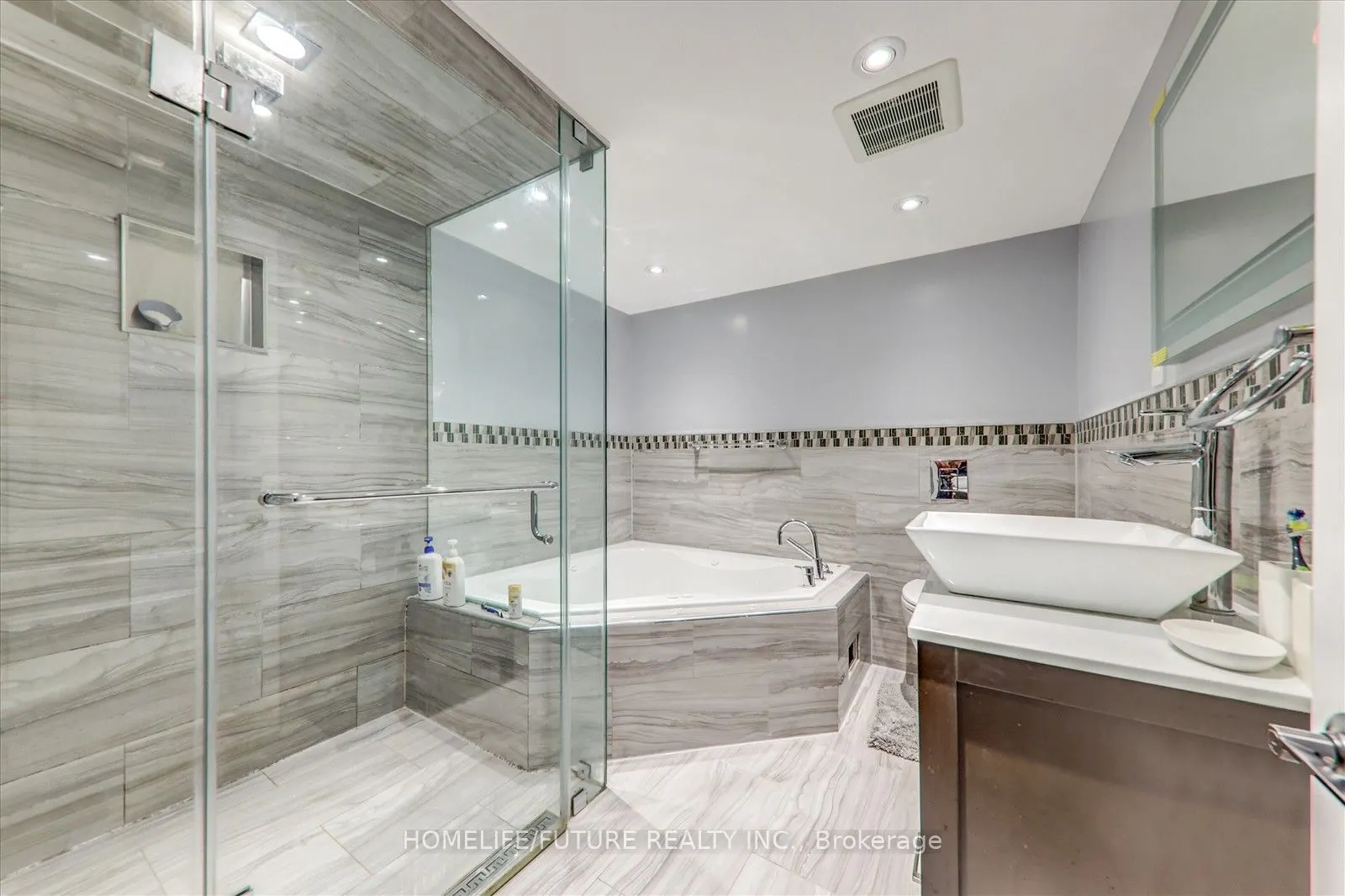 28 Billancourt Crescent