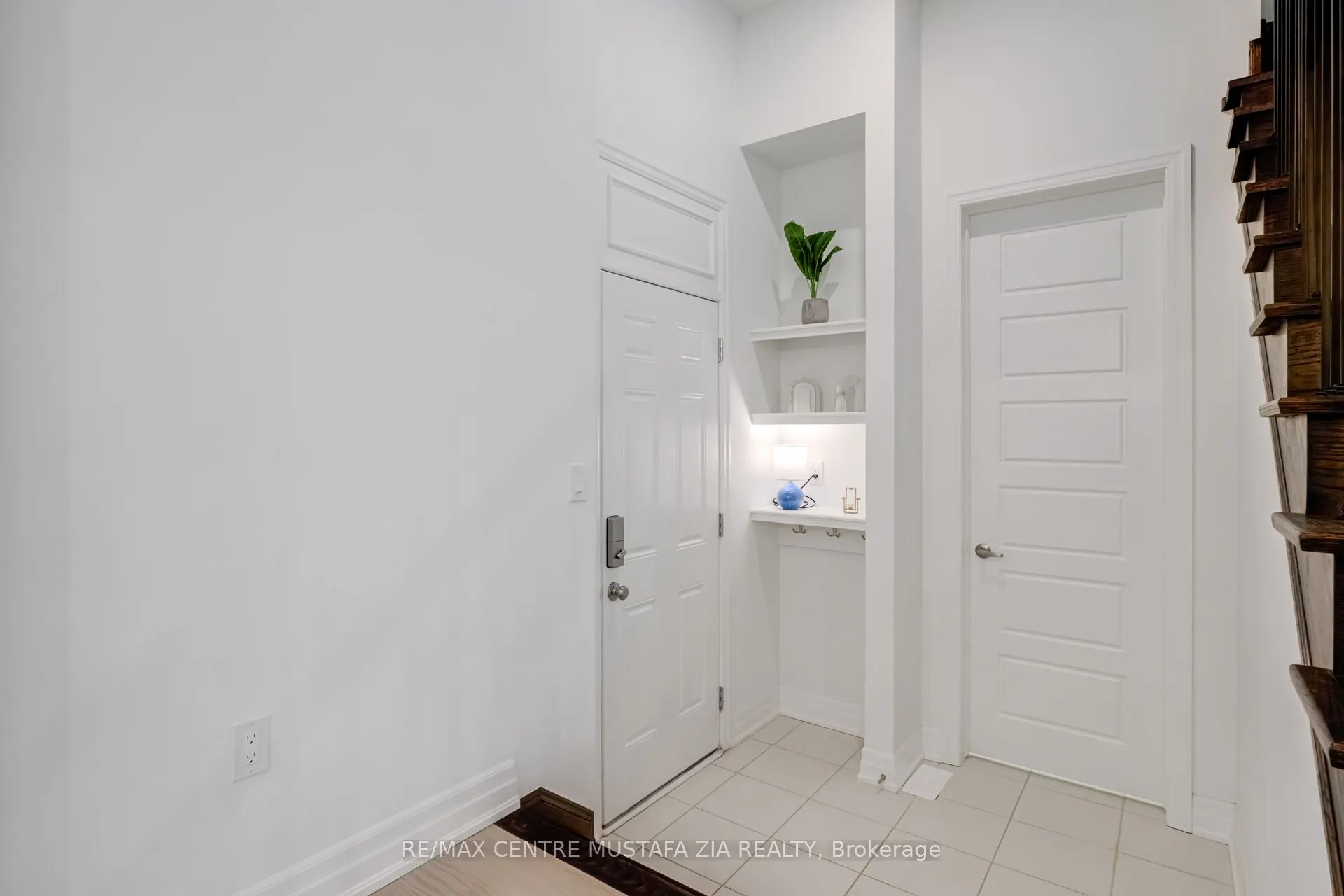 1376 Hydrangea Gardens