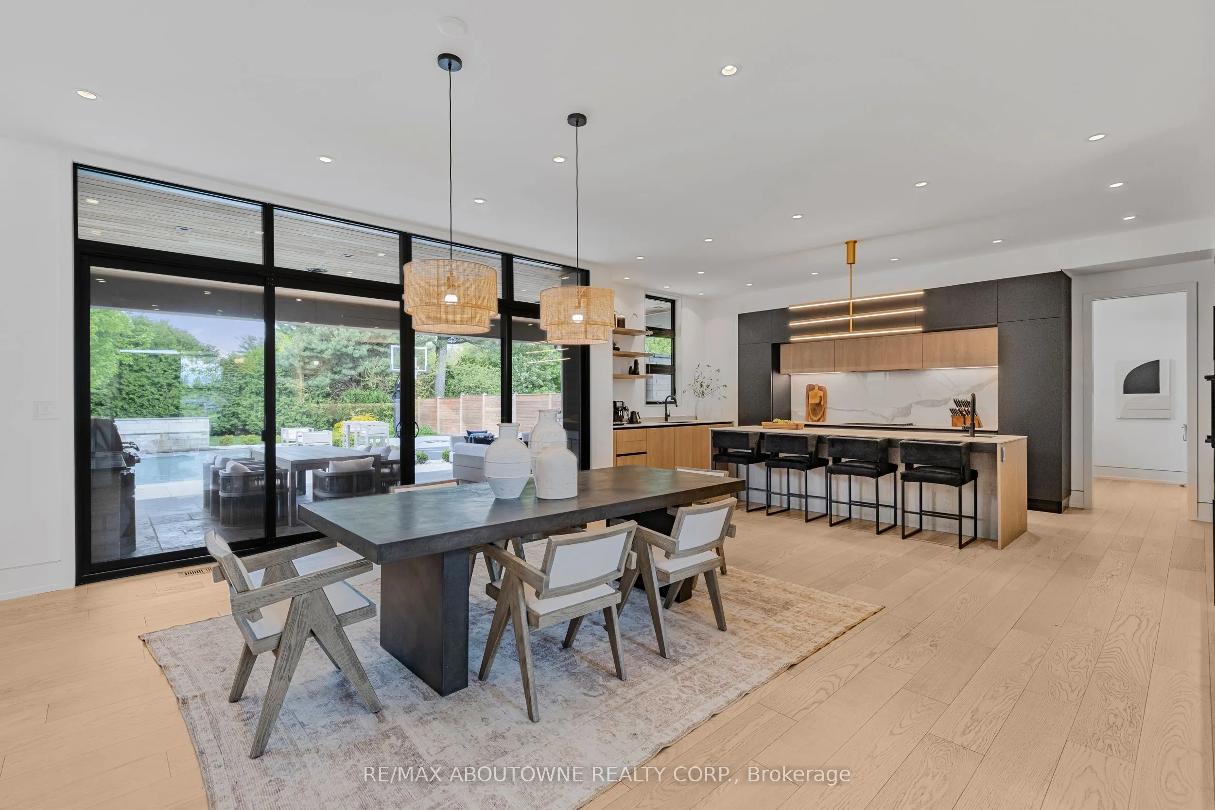215 Morden Road