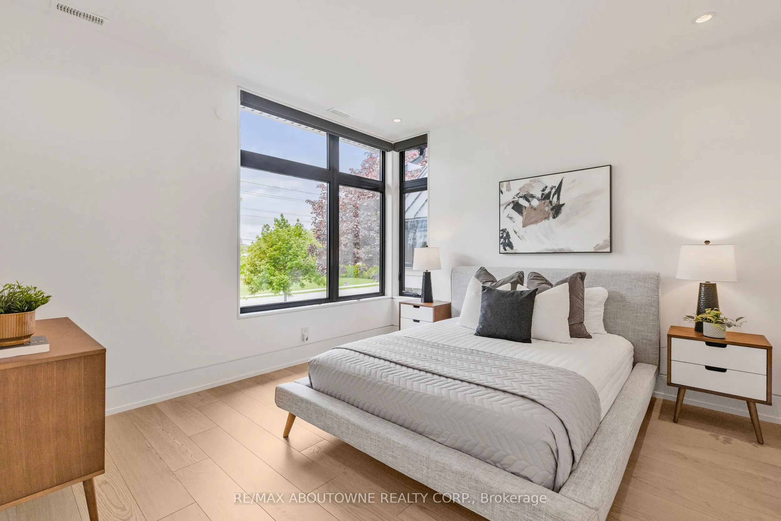 215 Morden Road