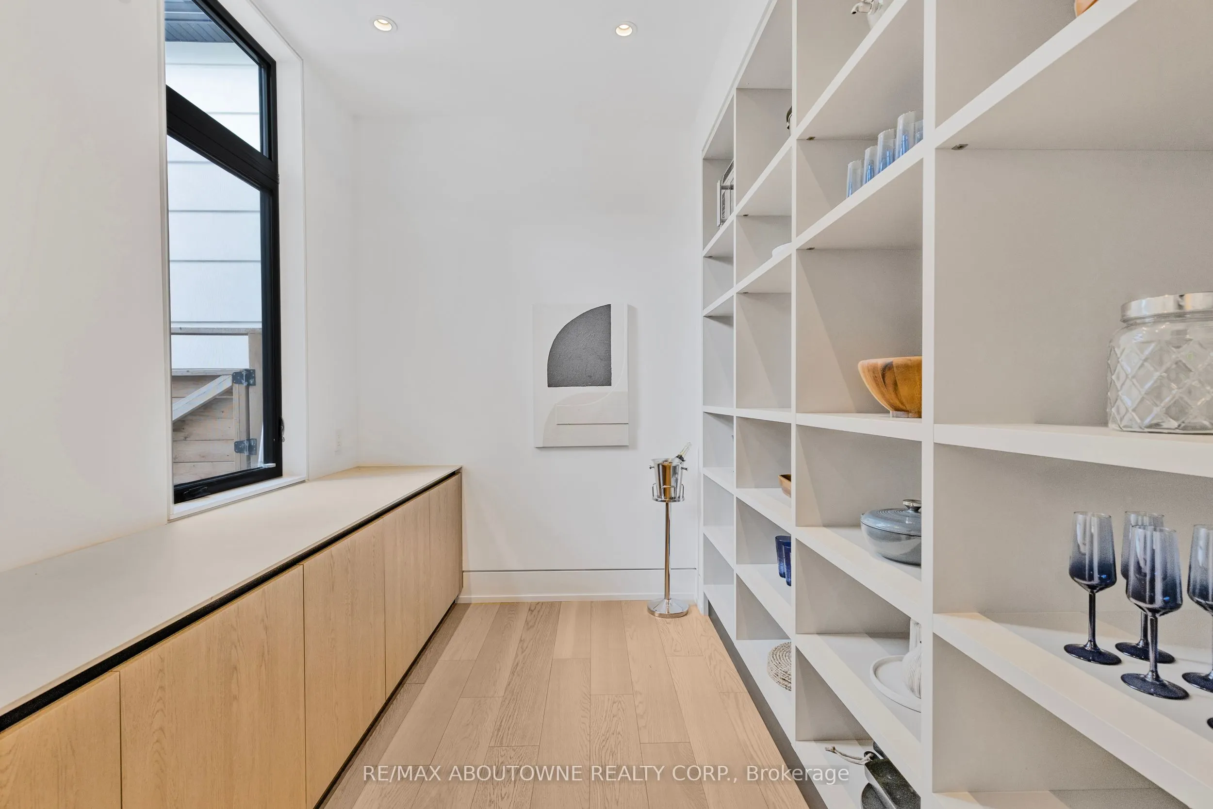 215 Morden Road