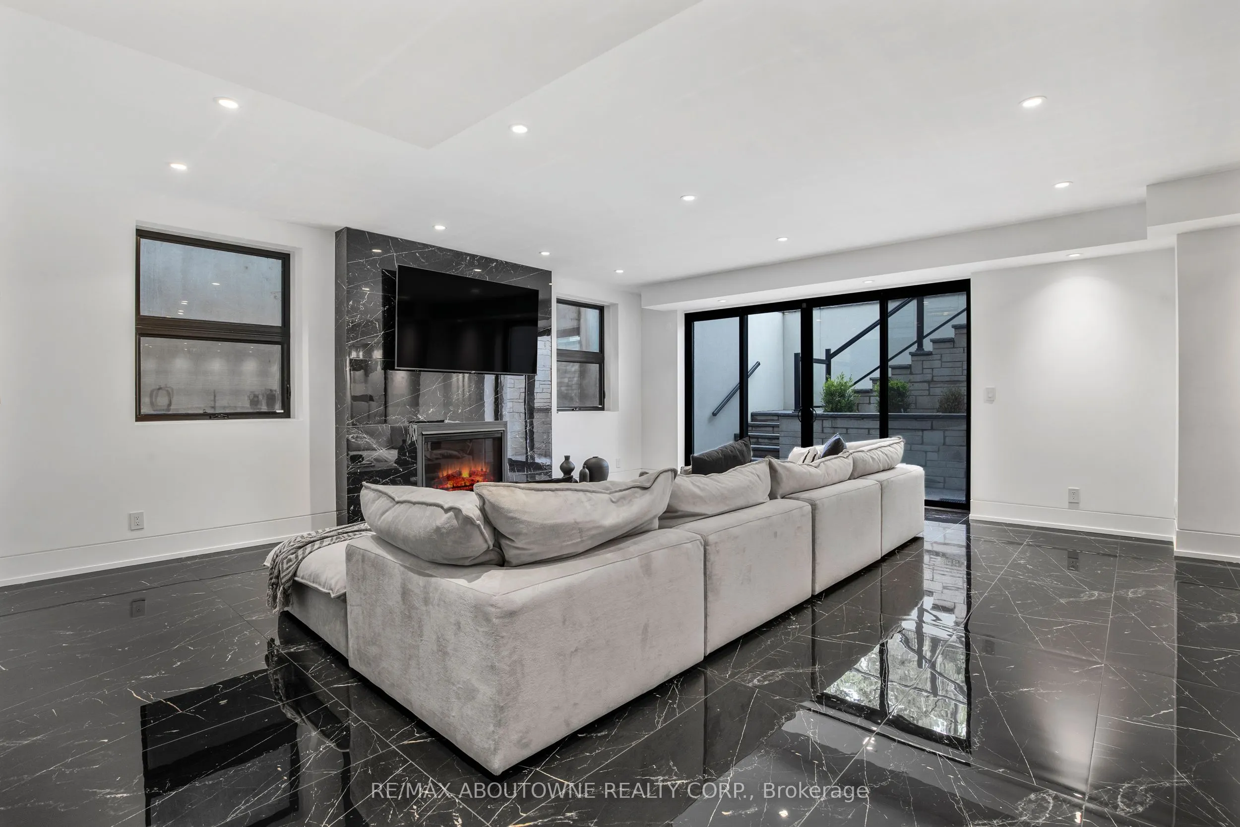 215 Morden Road
