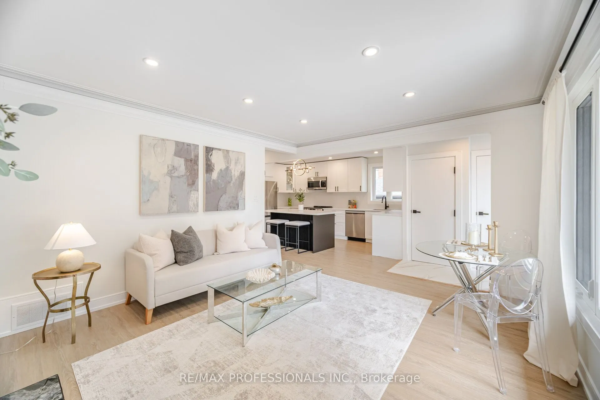 4 Lloyd Manor Road
