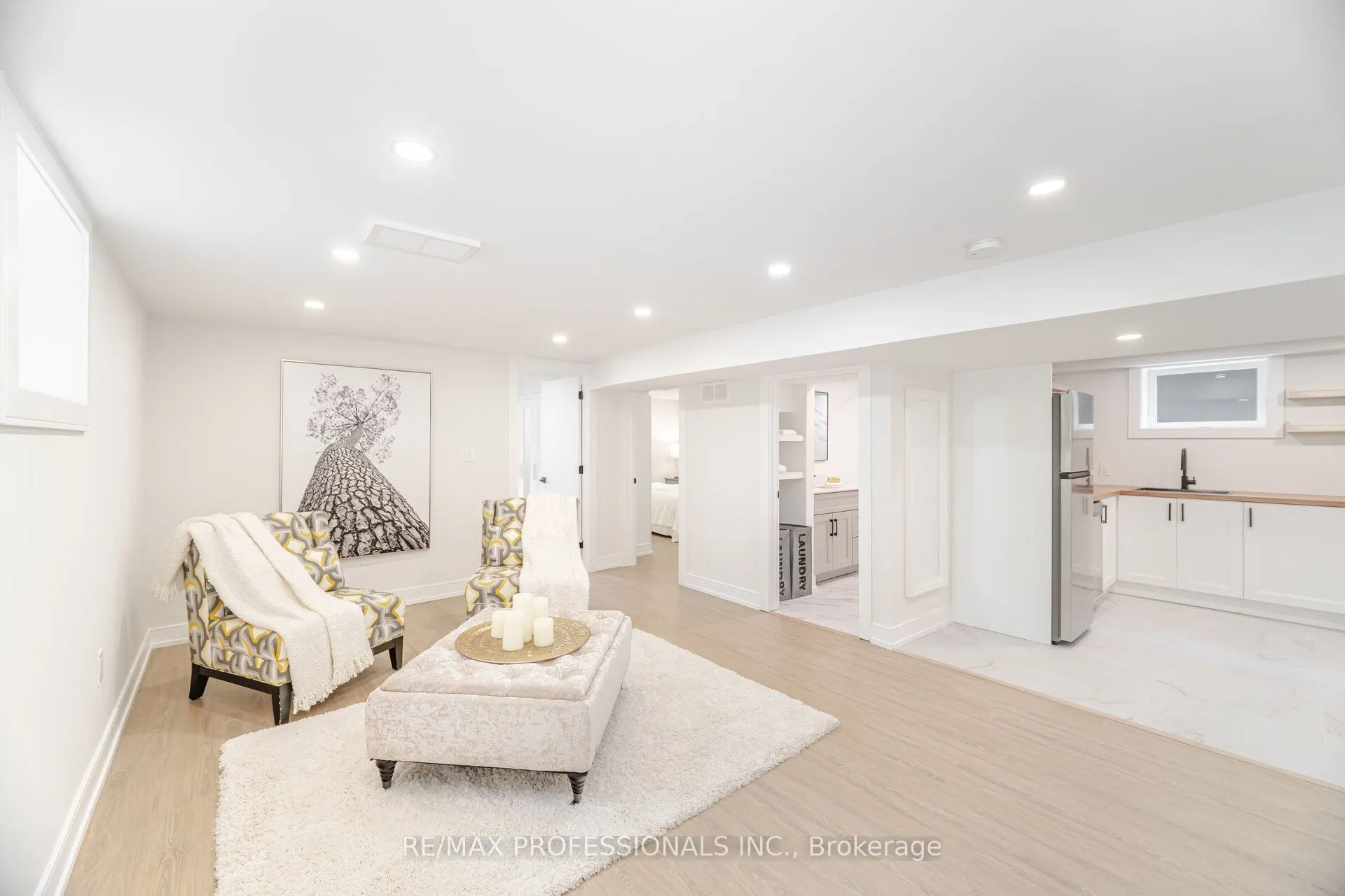 4 Lloyd Manor Road