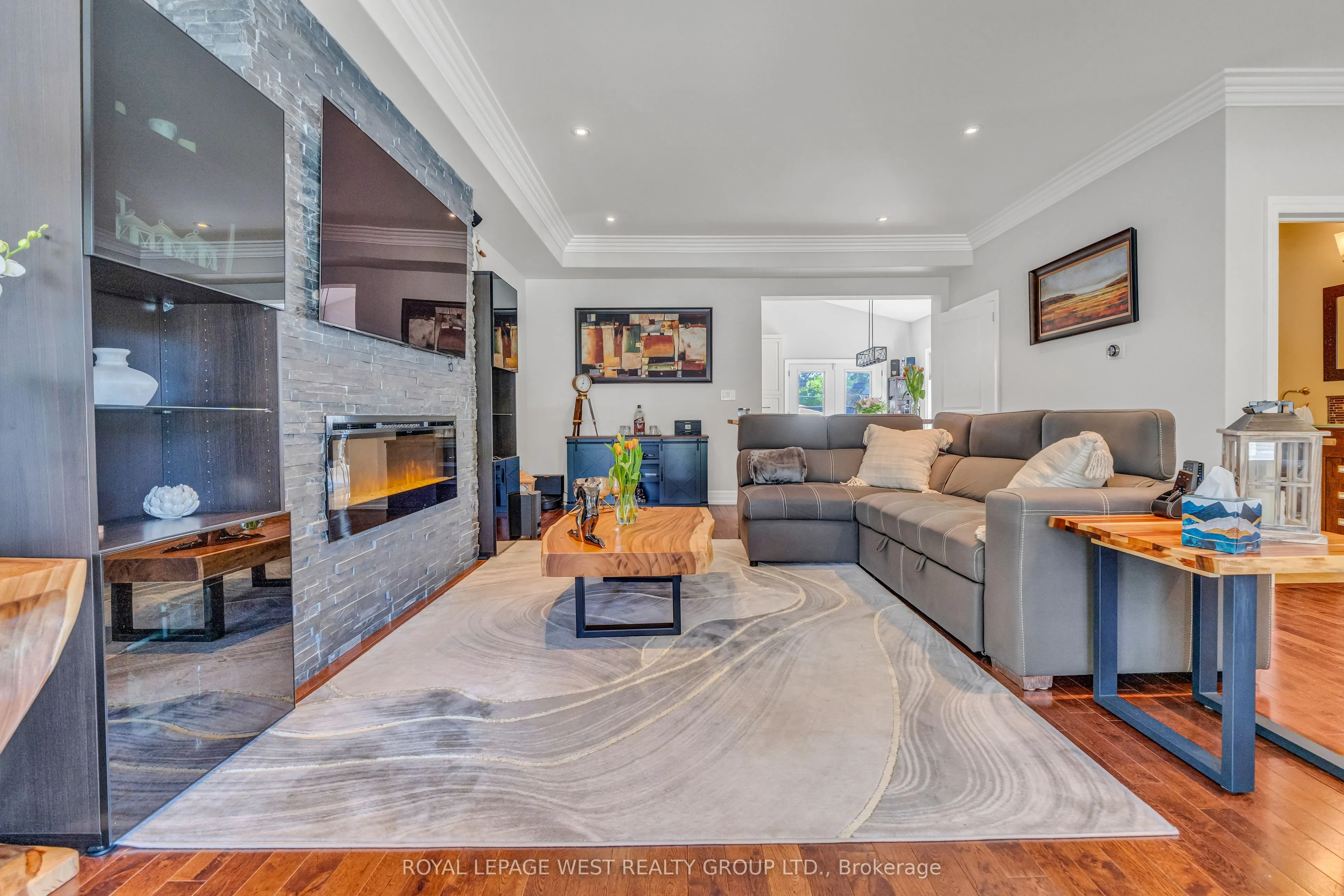 1321 Canford Crescent
