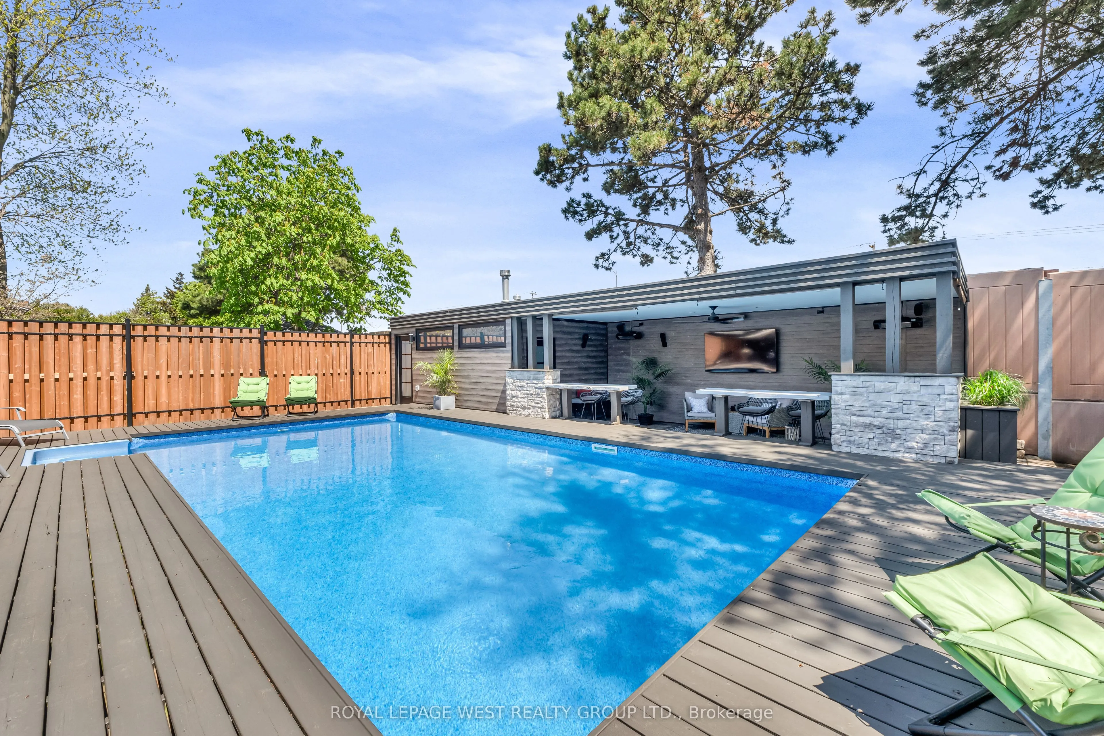 1321 Canford Crescent