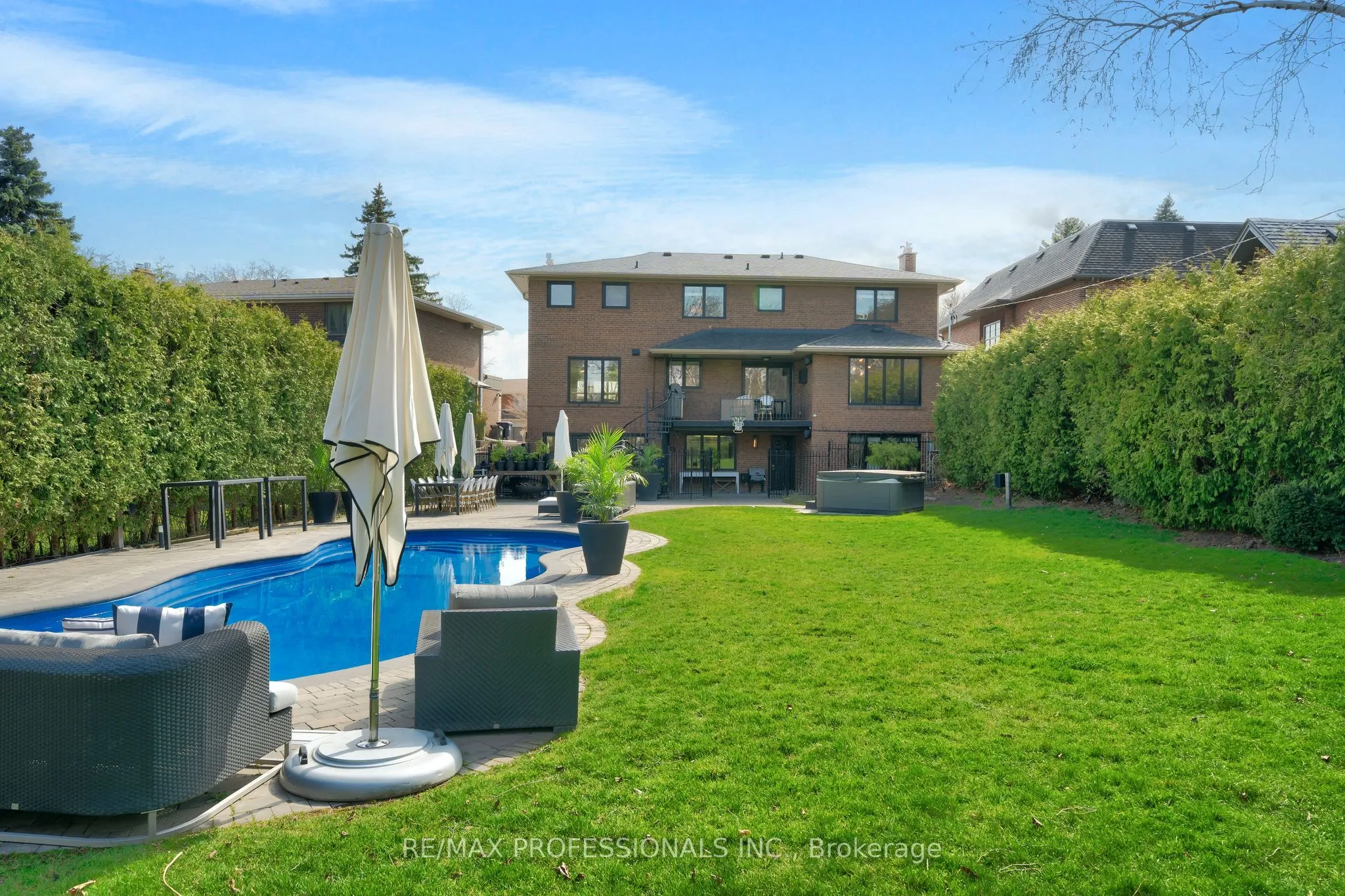 52 Courtsfield Crescent