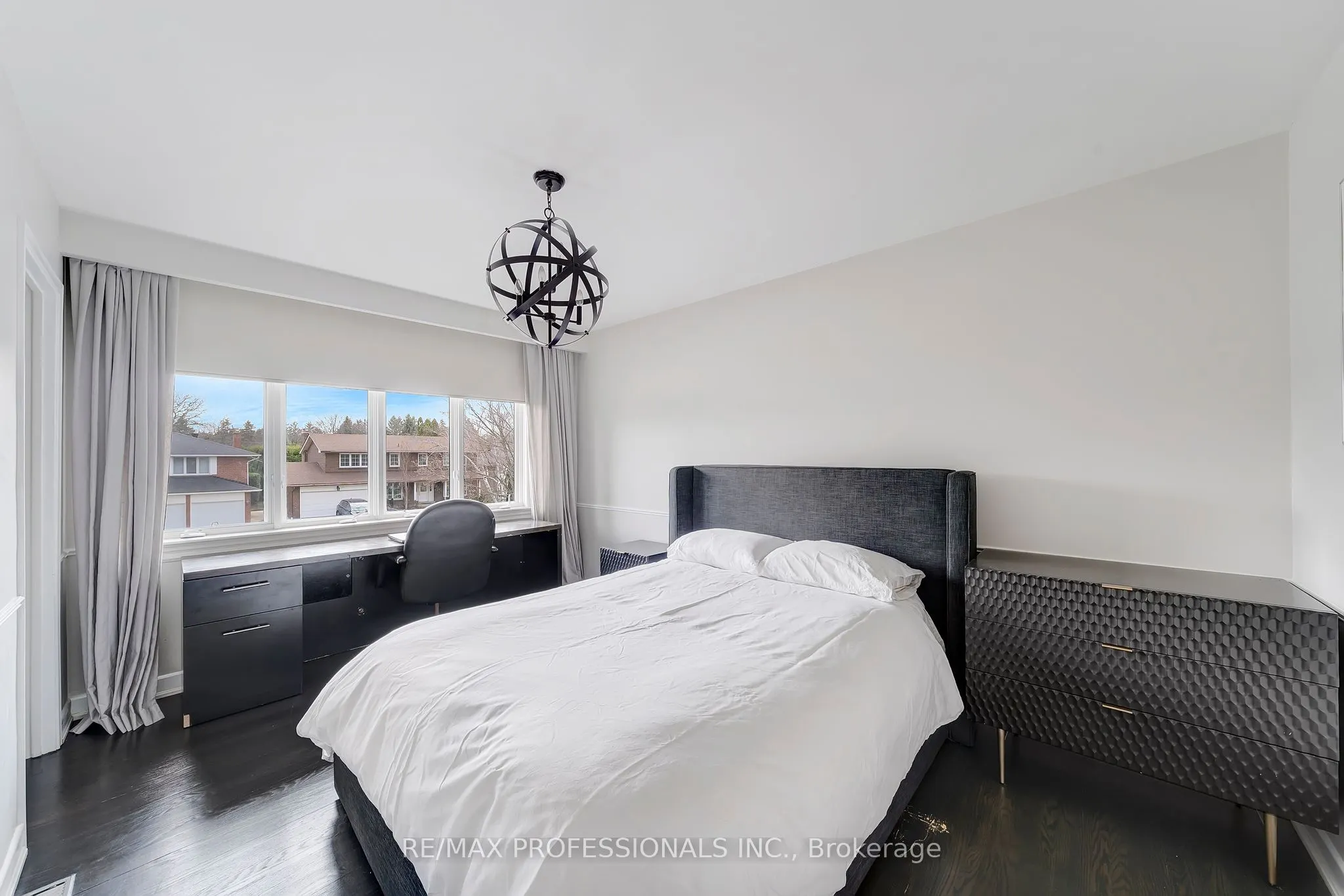 52 Courtsfield Crescent